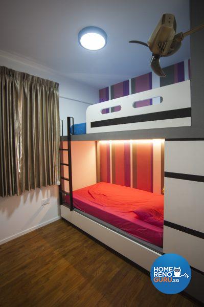 A pull-out bed slides neatly under the lower bunk in the girls’ room