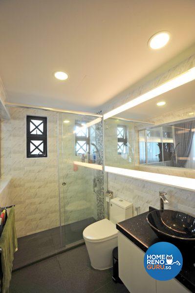 Semi-partitioned, the luxurious master bathroom affords a degree of privacy while remaining true to its the hotel-like open concept