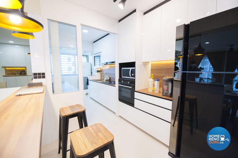 Pendant lights create a focal point and a cosy ambience over the breakfast bar