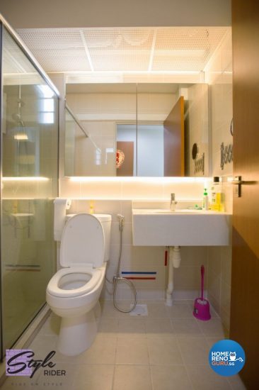 Smaller-sized bathroom with plenty of bright lighting