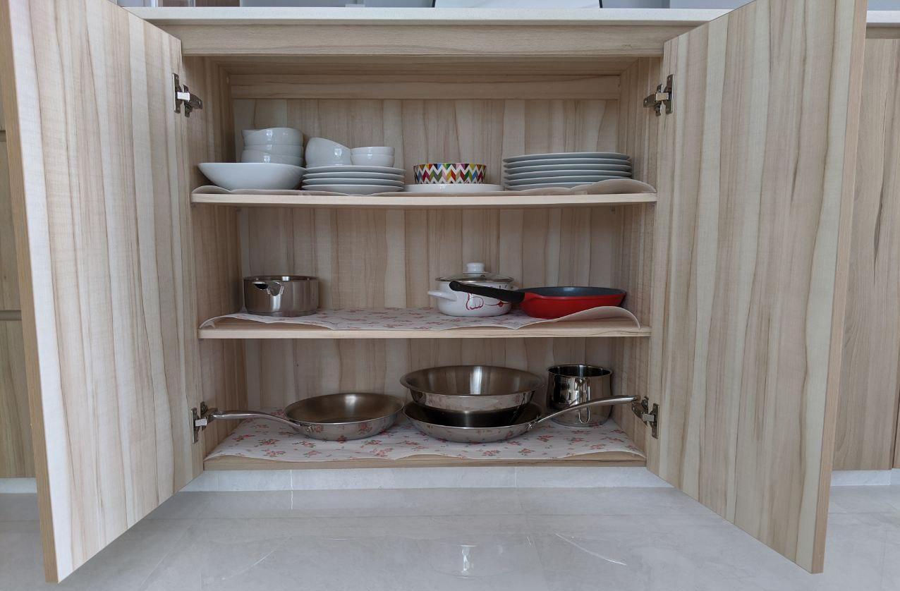 Casement cabinets in kitchen