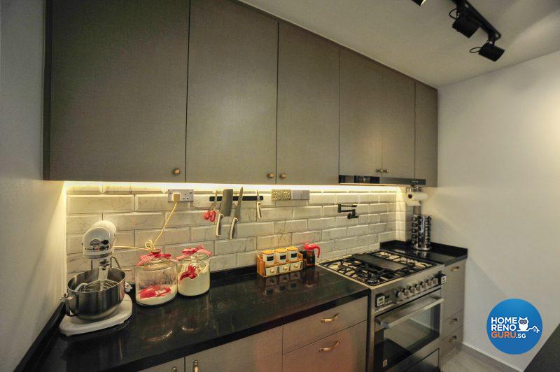 Cove lighting illuminates the kitchen counter and the brick veneer tiled splashback