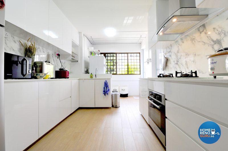 Anna Evelyn loves her marble-like backsplash