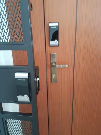 Types of door suitable for digital locks - Wooden door