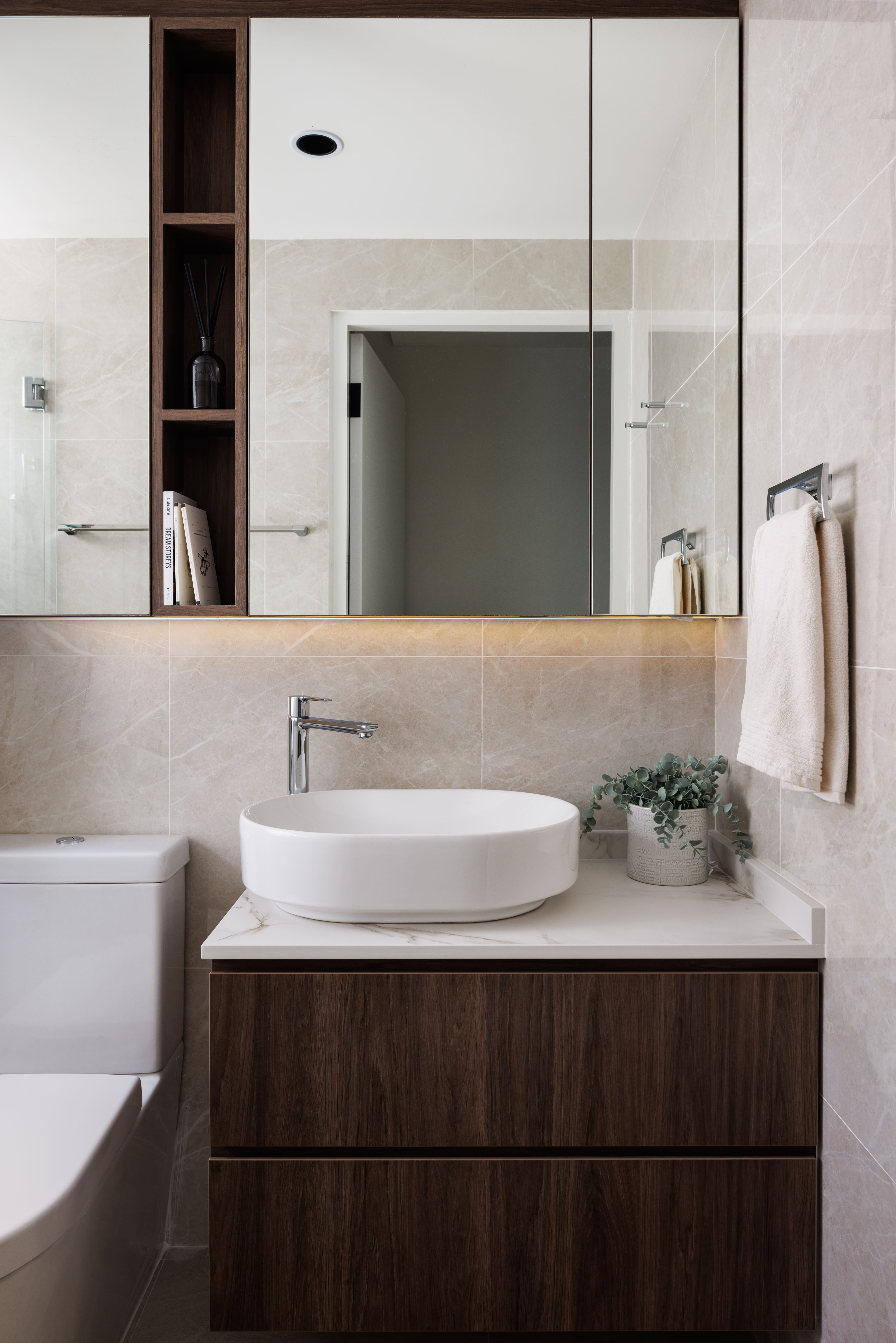 Modern Design - Bathroom - Condominium - Design by Apex Studios Pte Ltd