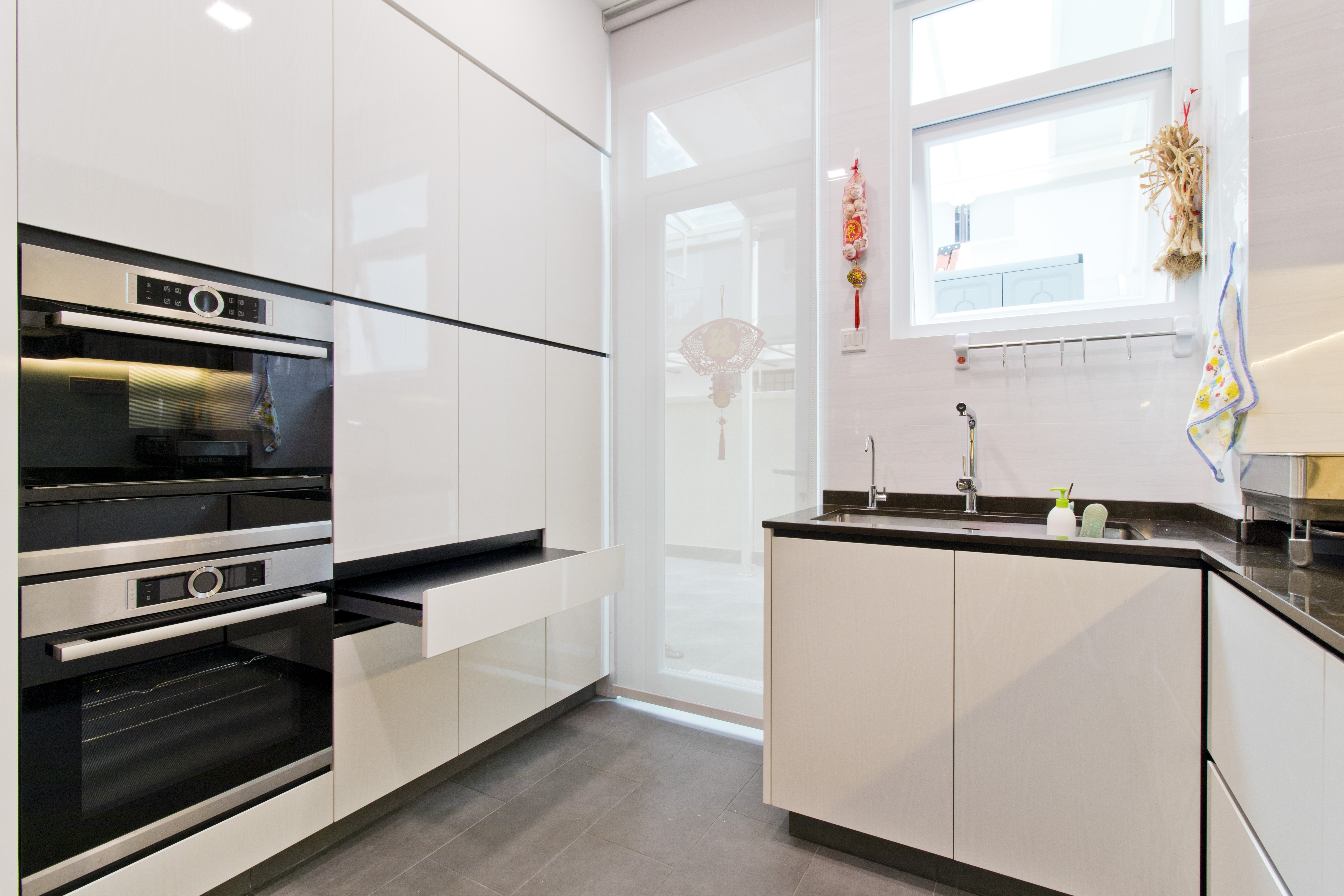Classical, Modern, Resort Design - Kitchen - Landed House - Design by Ban Yew Interior Design Pte Ltd