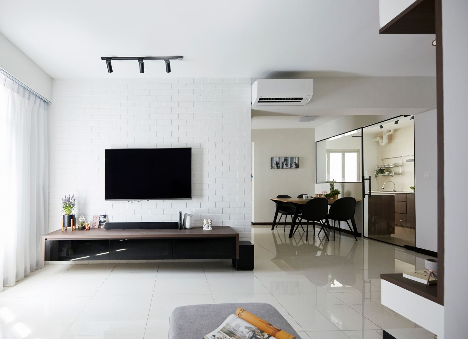 Eclectic, Minimalist, Modern Design - Living Room - HDB 4 Room - Design by Carpenters 匠