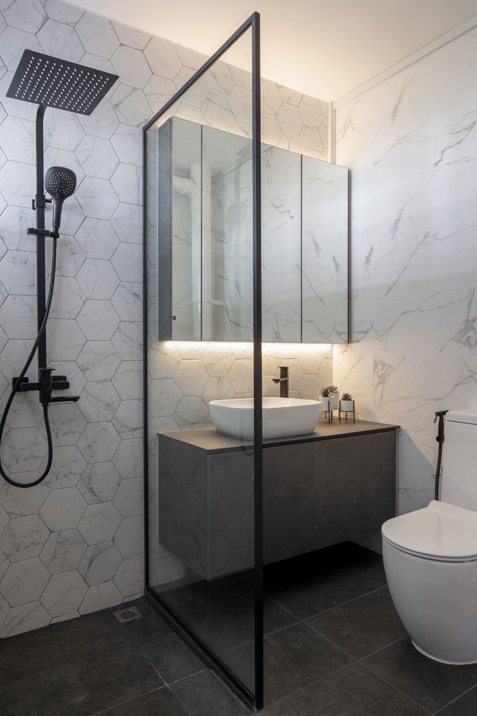 Modern Design - Bathroom - HDB Executive Apartment - Design by Carpenters 匠
