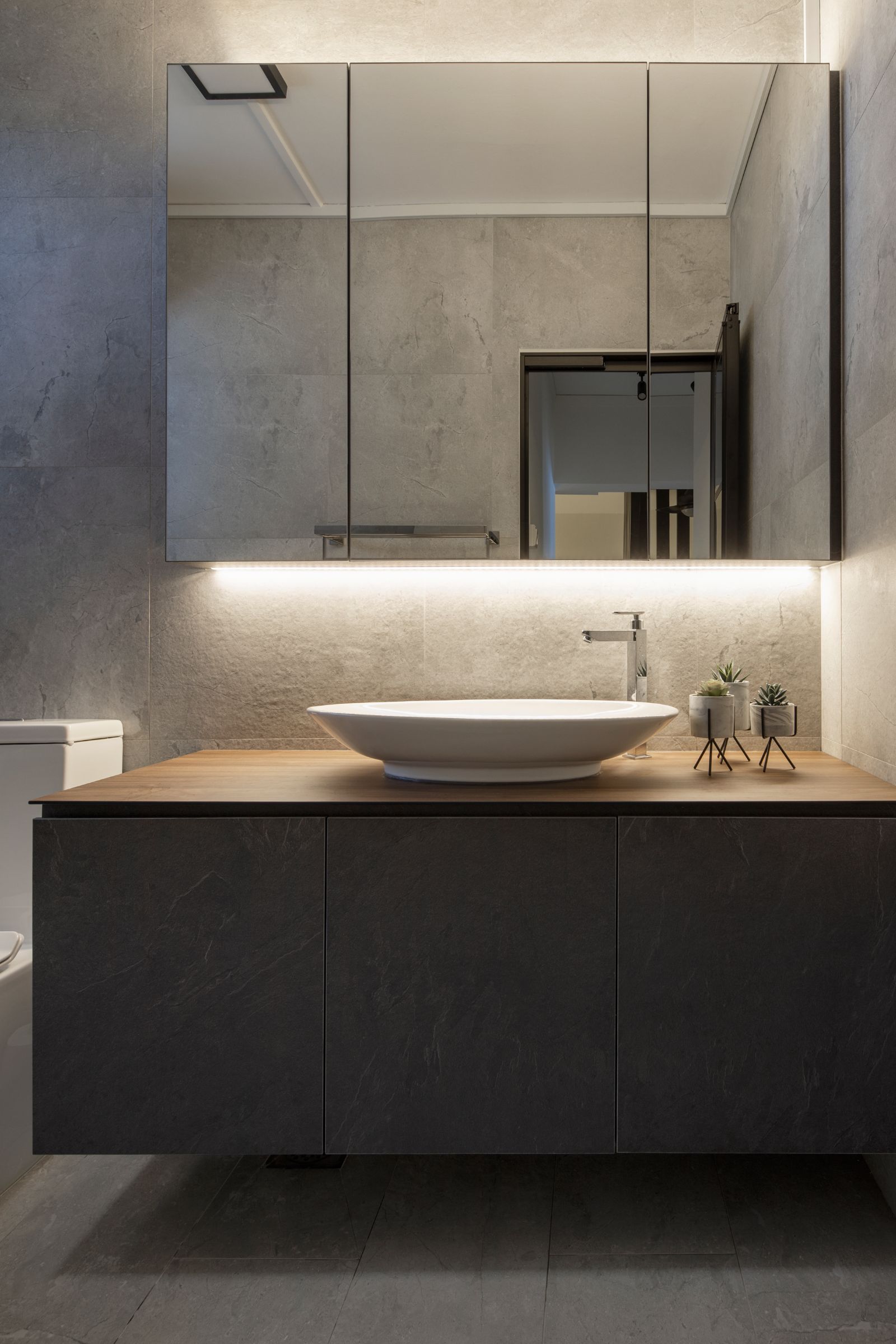 Modern Design - Bathroom - HDB Executive Apartment - Design by Carpenters 匠