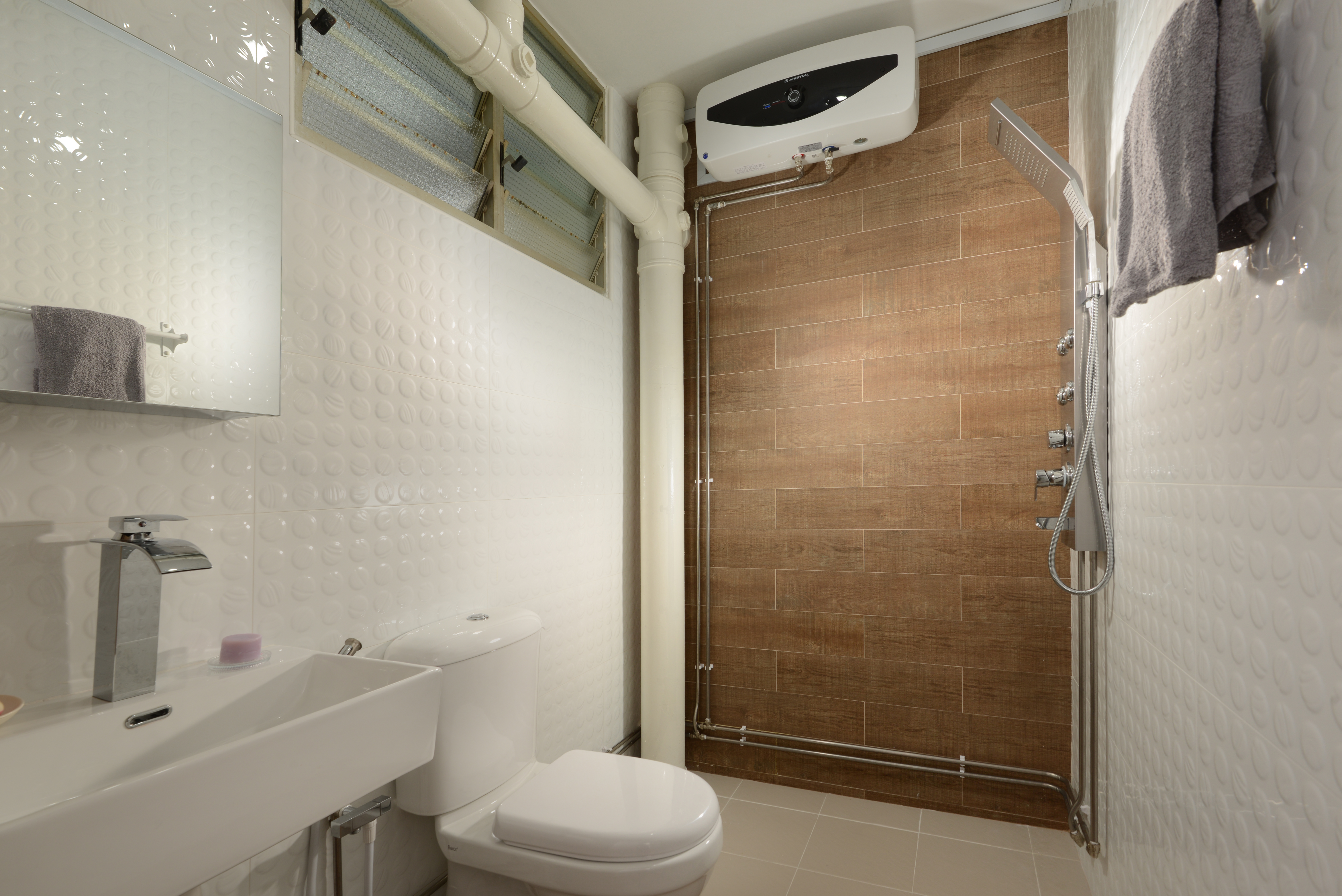 Contemporary Design - Bathroom - HDB 4 Room - Design by Darwin Interior
