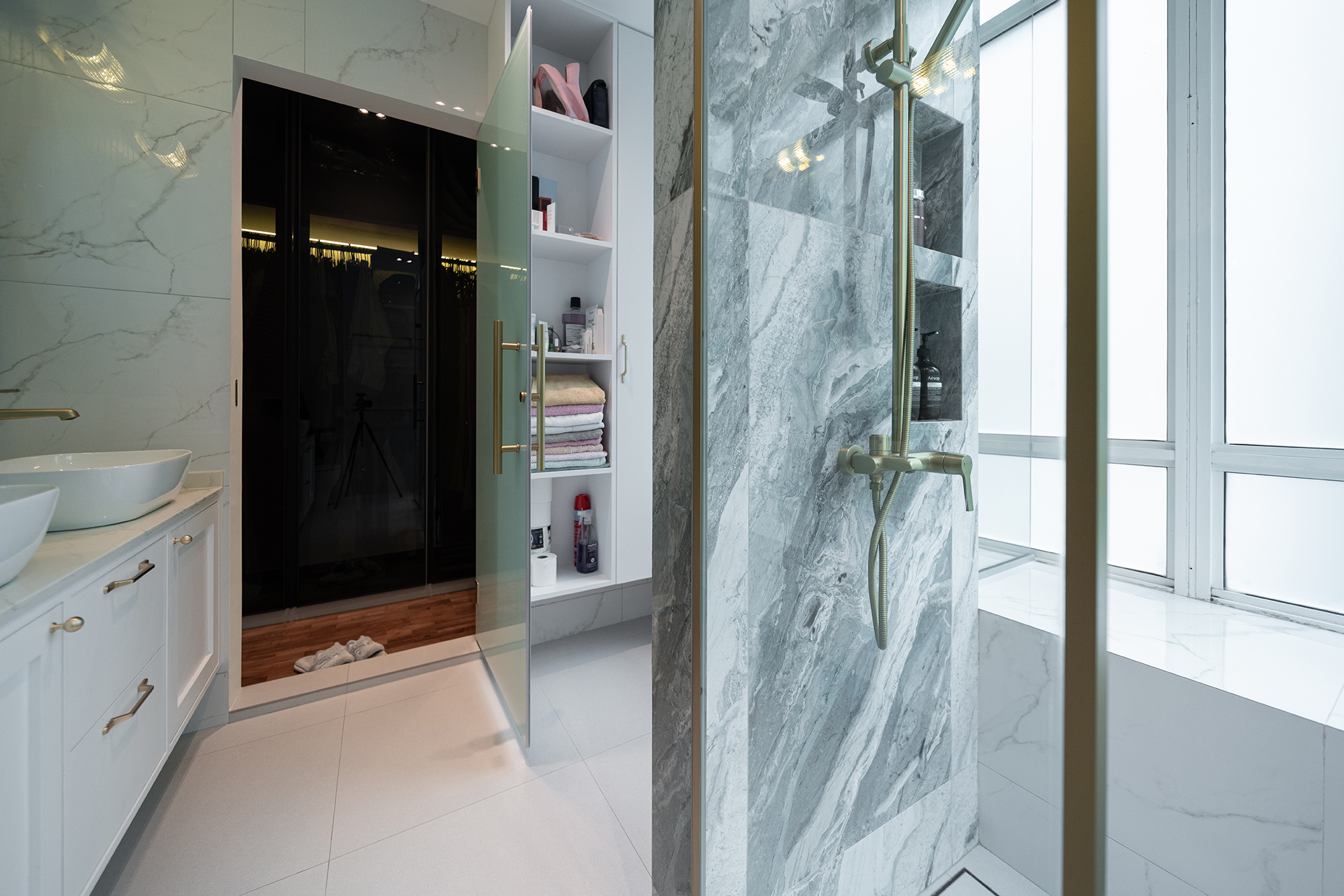 Modern Design - Bathroom - Condominium - Design by Defour Home Studios Pte Ltd