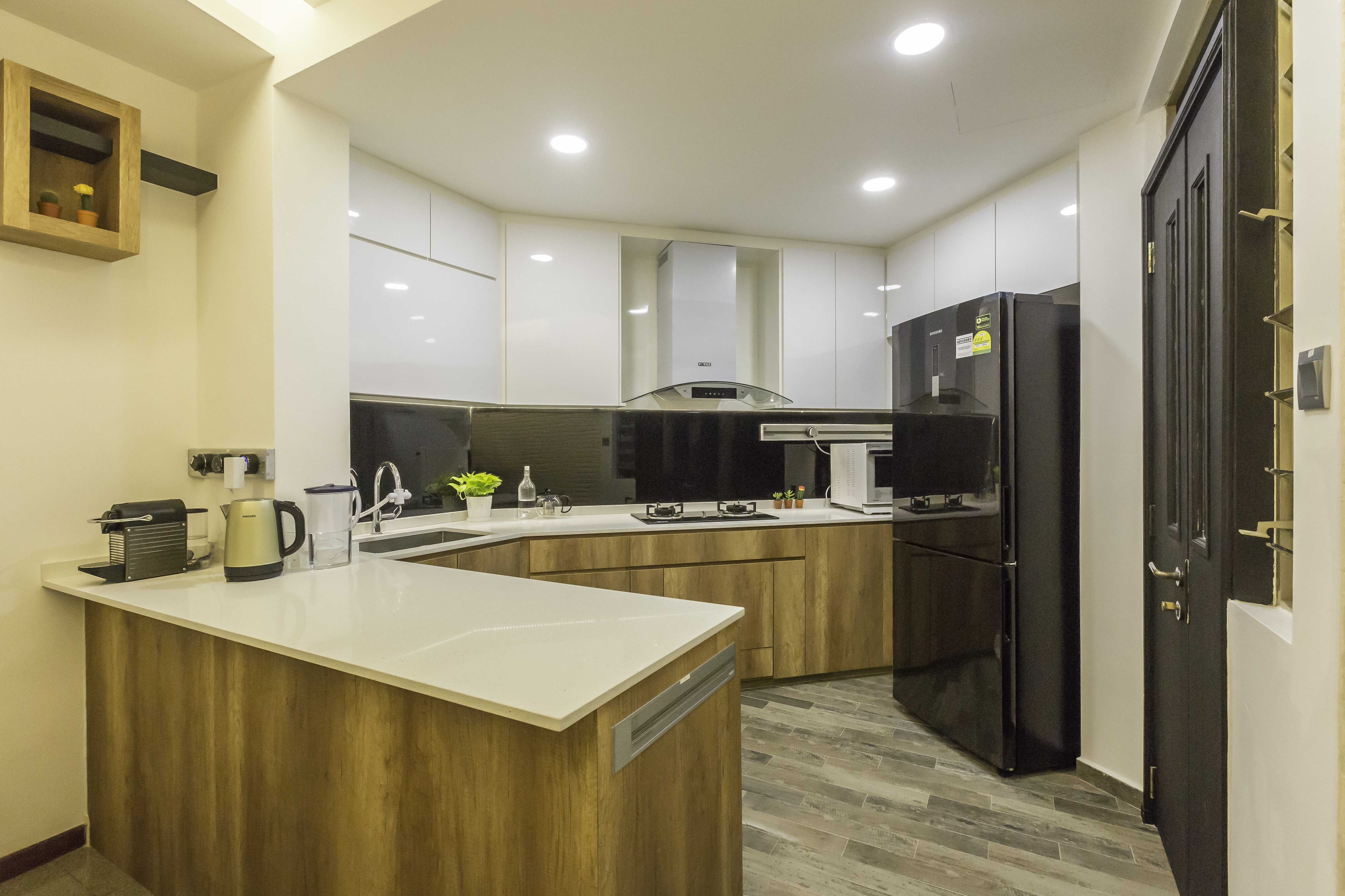 Modern Design - Kitchen - Condominium - Design by Des & Co Interior Pte Ltd