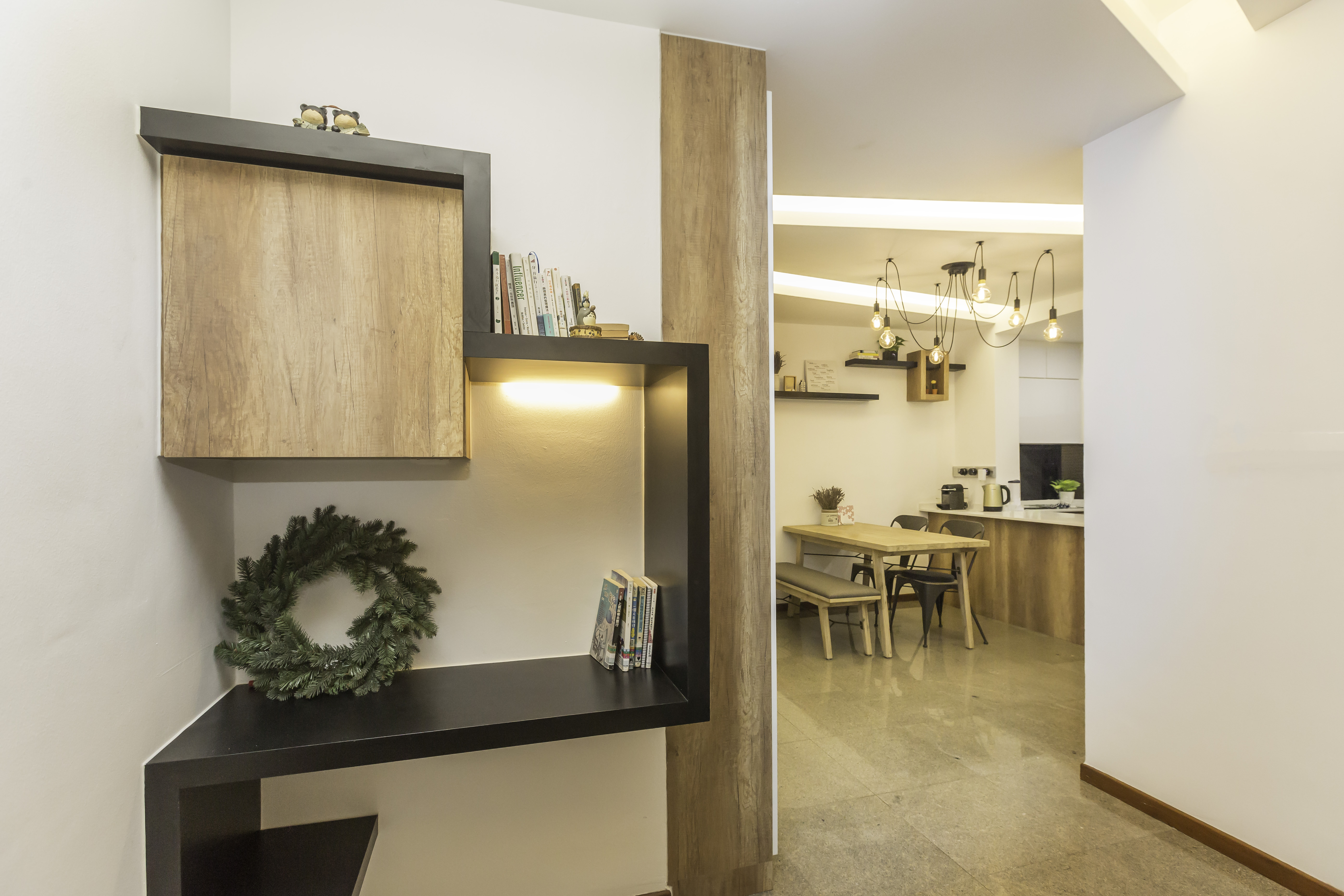 Modern Design - Kitchen - Condominium - Design by Des & Co Interior Pte Ltd
