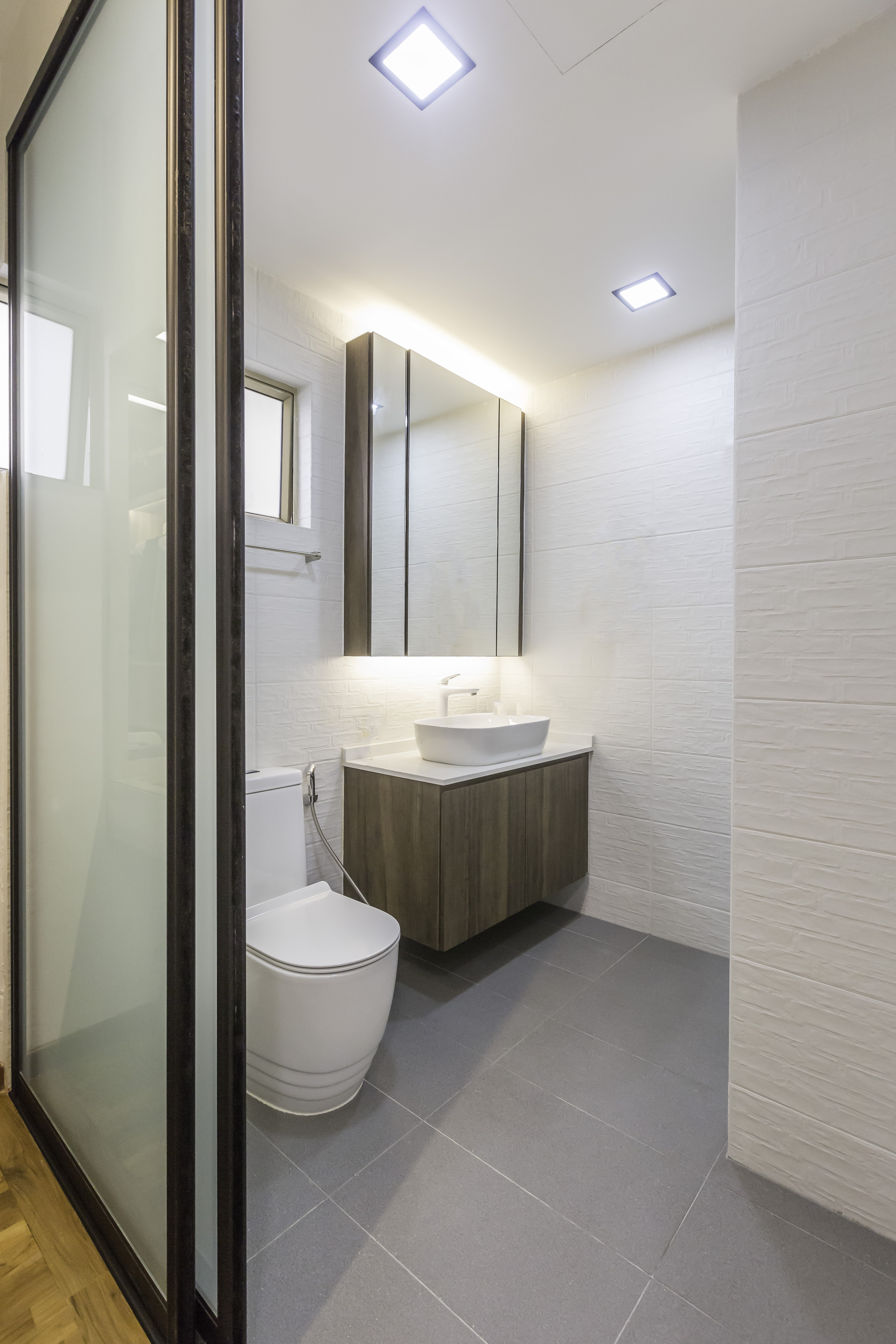 Modern Design - Bathroom - Condominium - Design by Des & Co Interior Pte Ltd