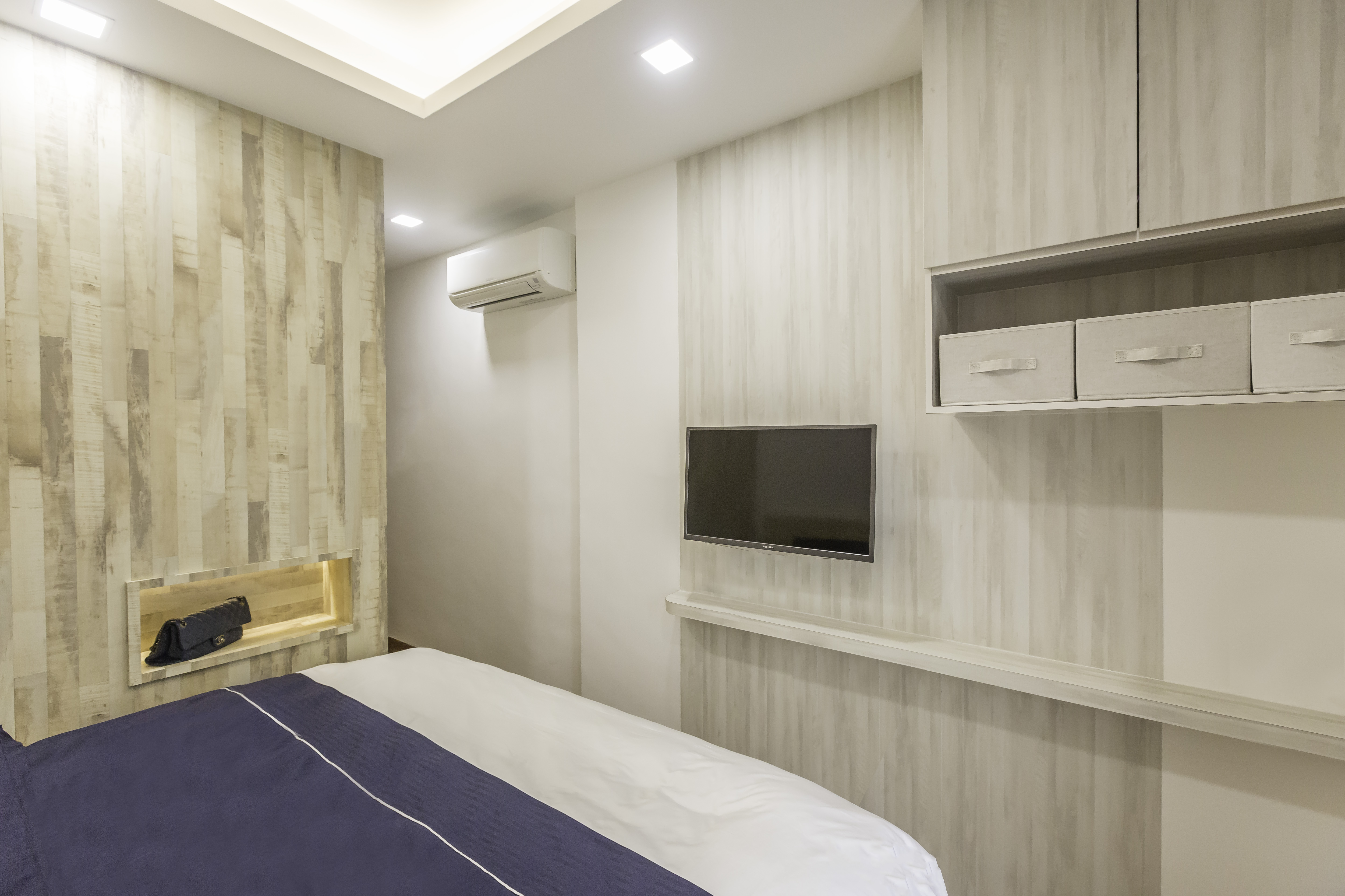 Modern Design - Bedroom - Condominium - Design by Des & Co Interior Pte Ltd