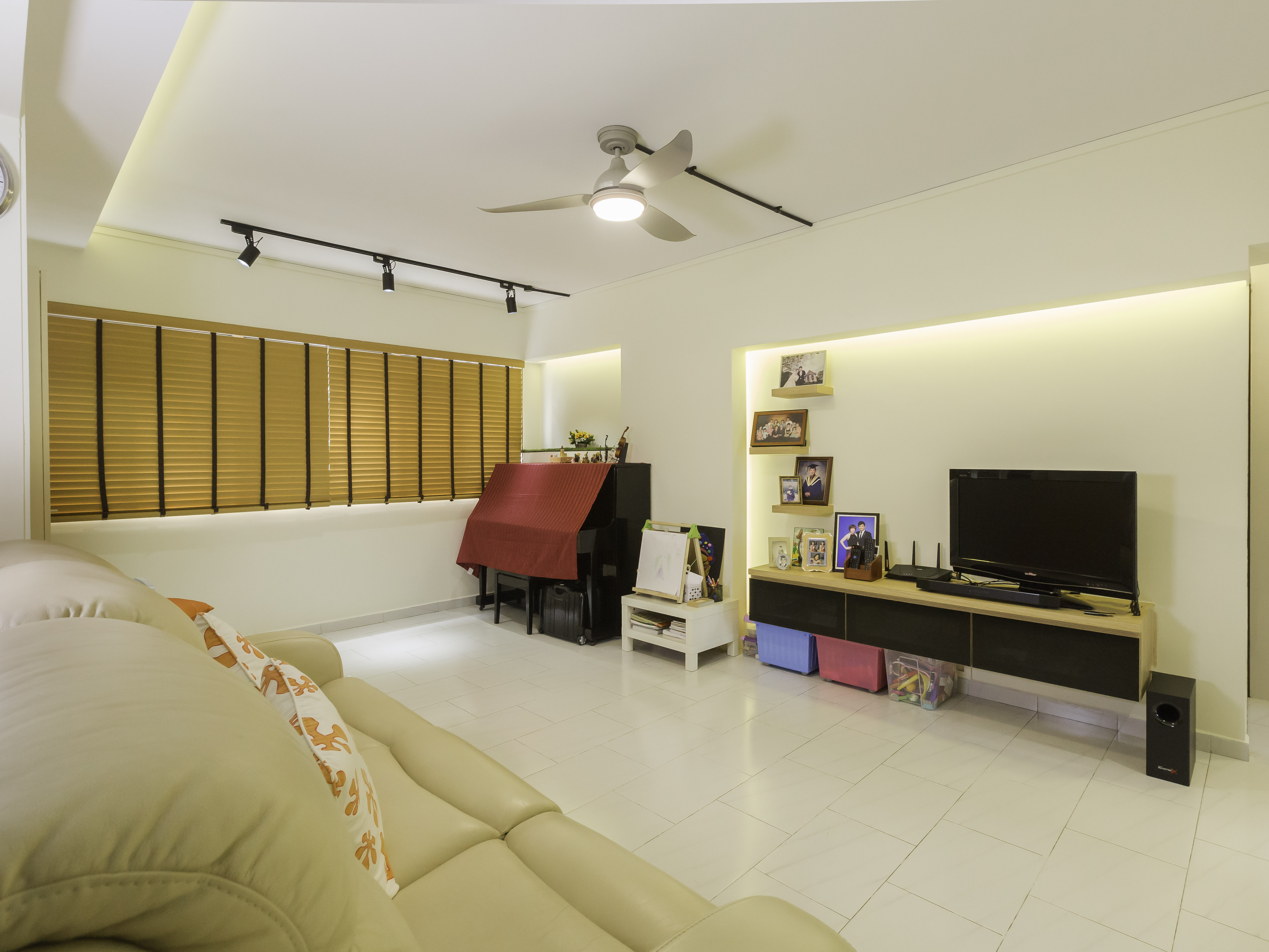 Contemporary Design - Living Room - HDB 5 Room - Design by Des & Co Interior Pte Ltd