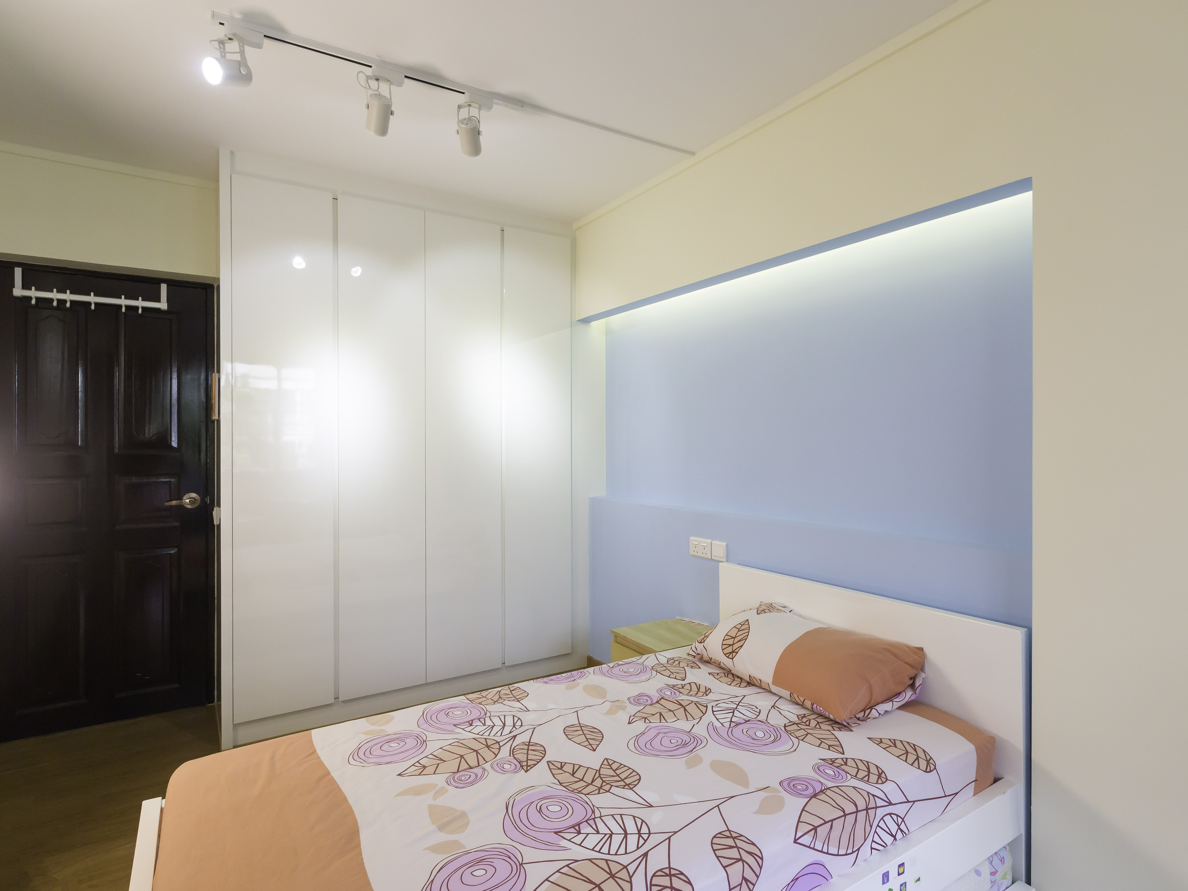 Contemporary Design - Bedroom - HDB 5 Room - Design by Des & Co Interior Pte Ltd