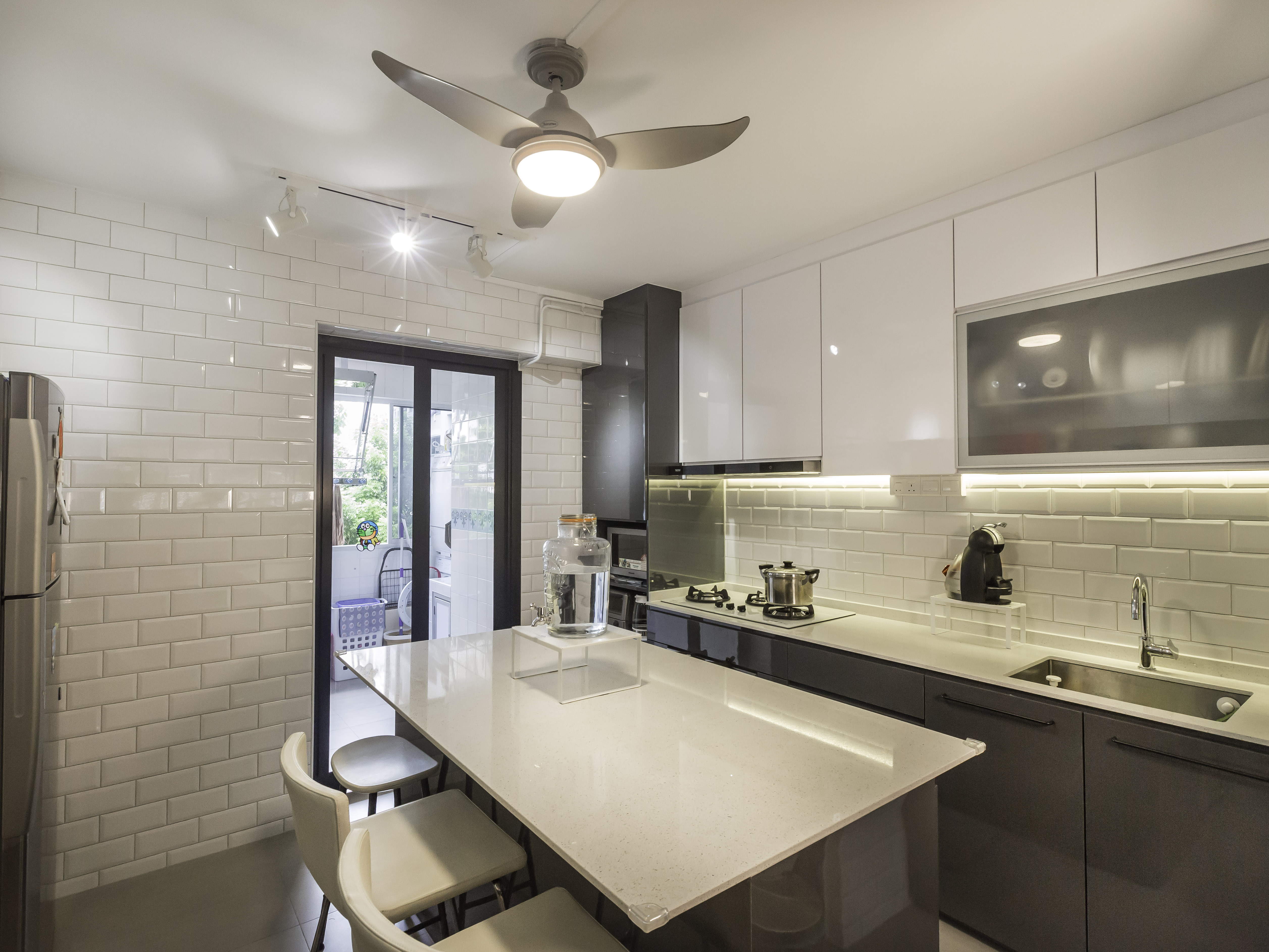 Contemporary Design - Kitchen - HDB 5 Room - Design by Des & Co Interior Pte Ltd