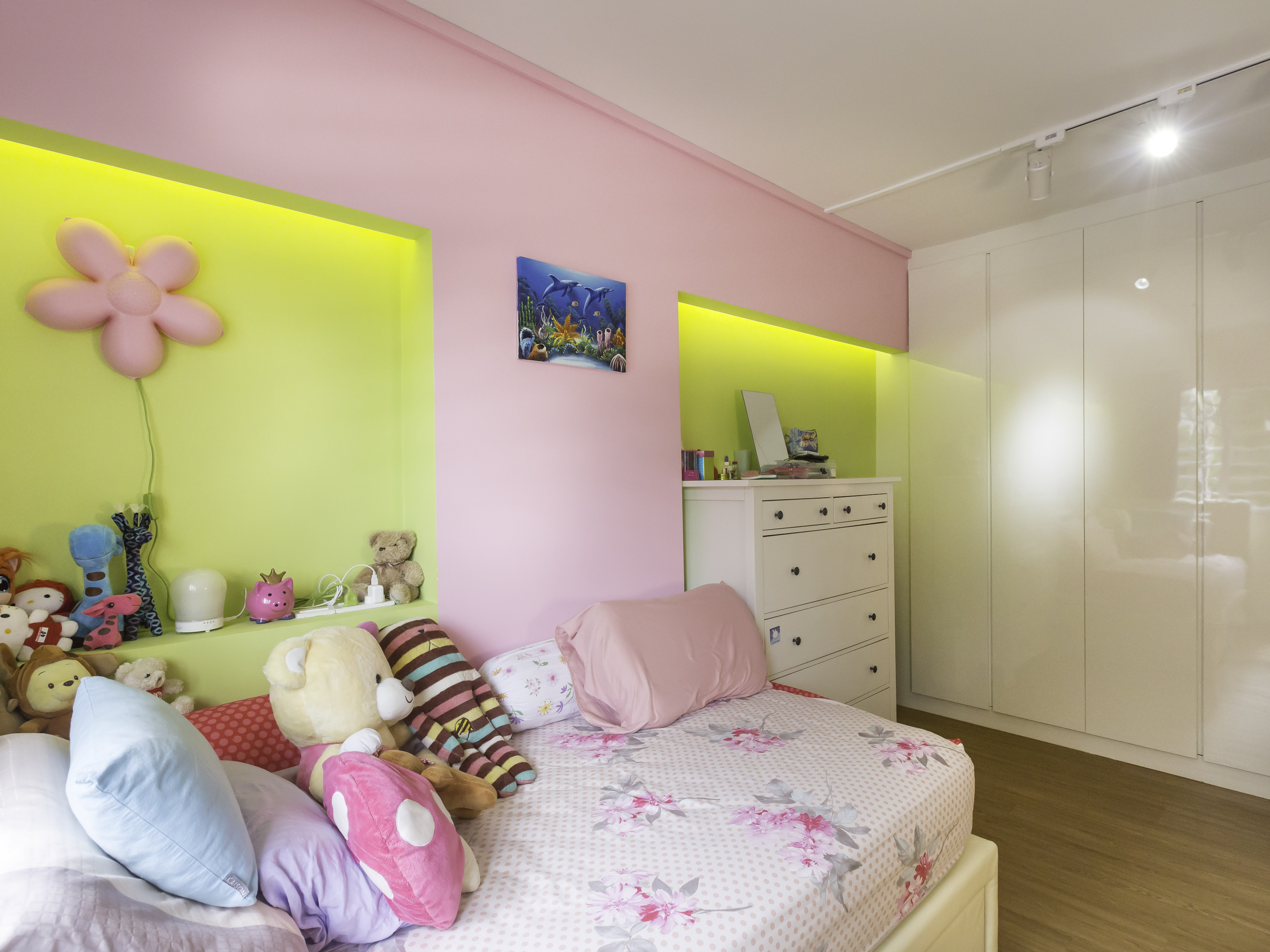 Contemporary Design - Bedroom - HDB 5 Room - Design by Des & Co Interior Pte Ltd