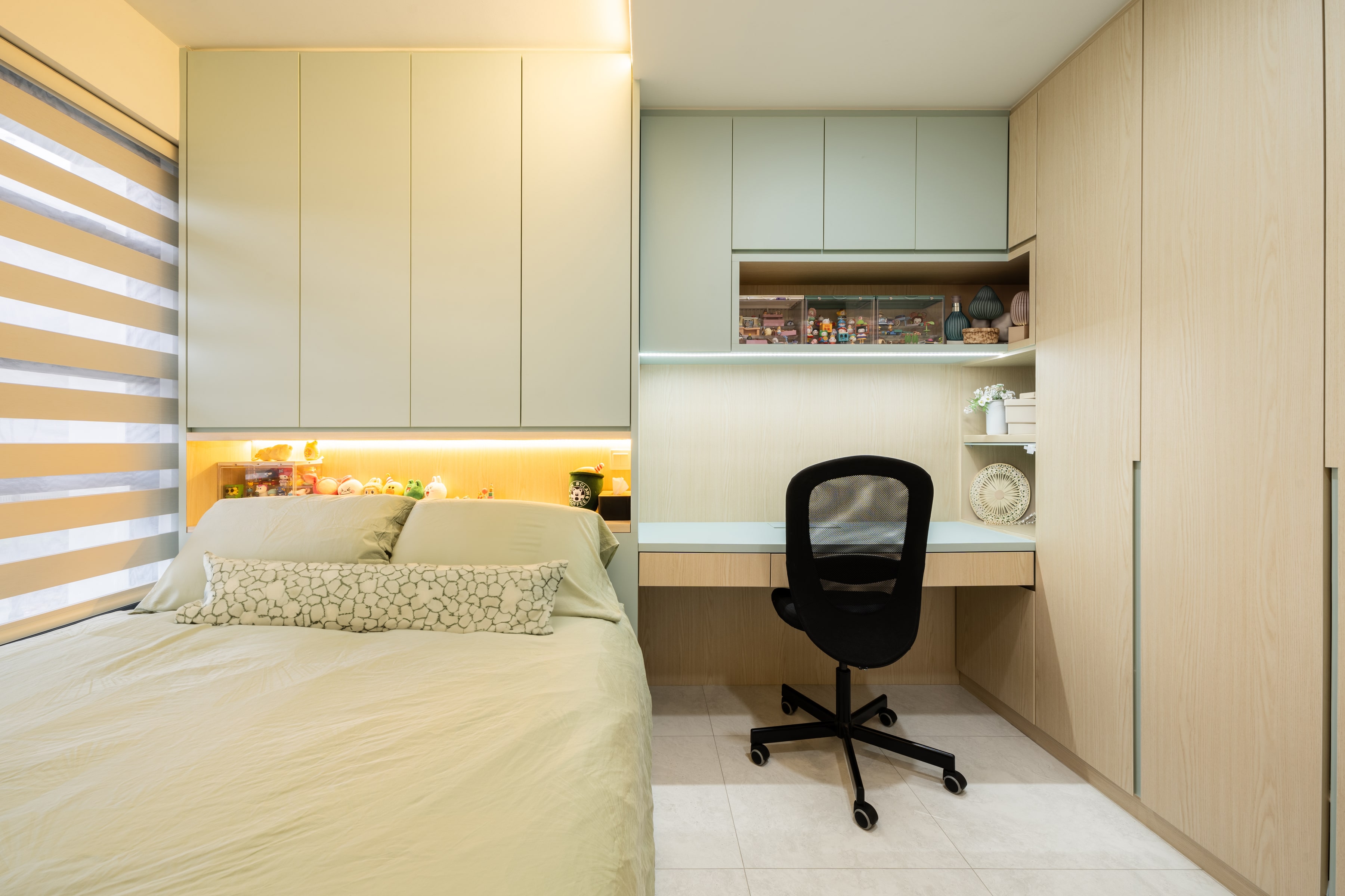 Modern Design - Bedroom - HDB 5 Room - Design by Design 4 Space Pte Ltd