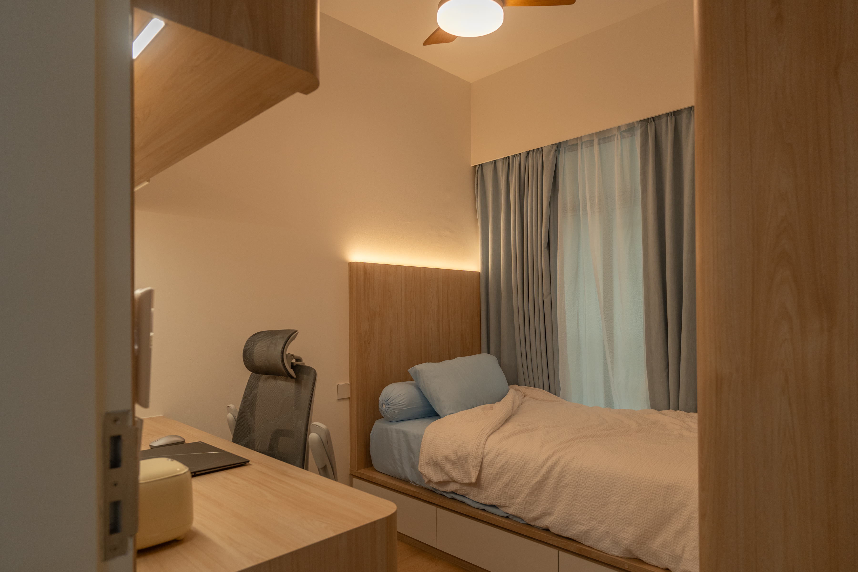 Contemporary, Modern Design - Bedroom - Condominium - Design by Design 4 Space Pte Ltd