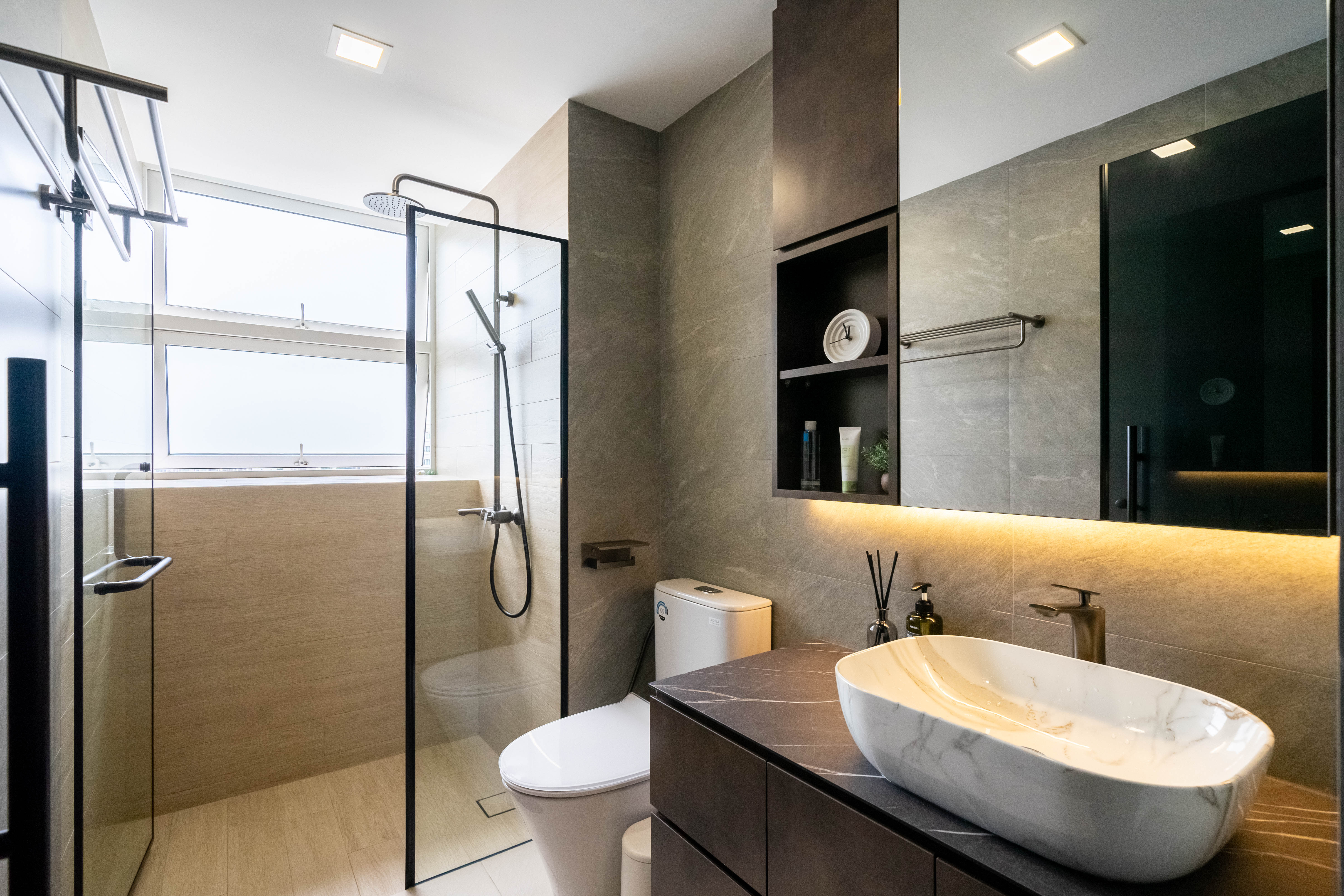 Contemporary, Minimalist Design - Bathroom - Condominium - Design by Dots n Tots Interior Pte Ltd