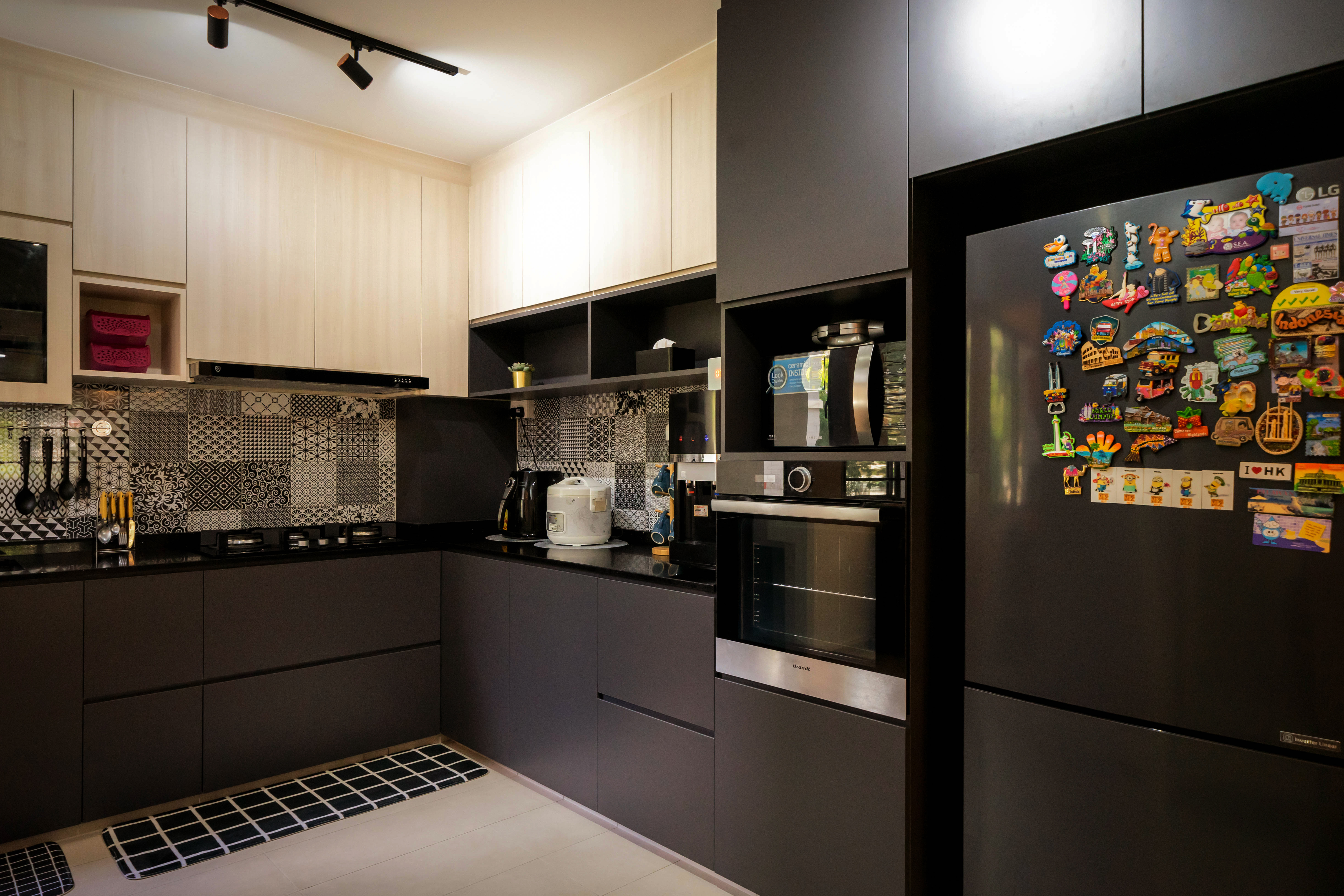 Contemporary, Modern Design - Kitchen - HDB 5 Room - Design by Dots n Tots Interior Pte Ltd