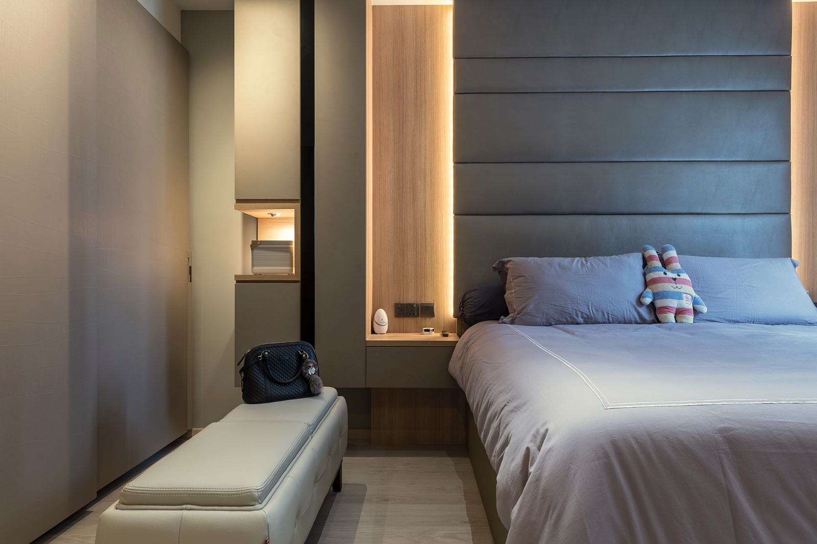 Contemporary, Modern Design - Bedroom - Condominium - Design by Earth Interior Design Pte Ltd 