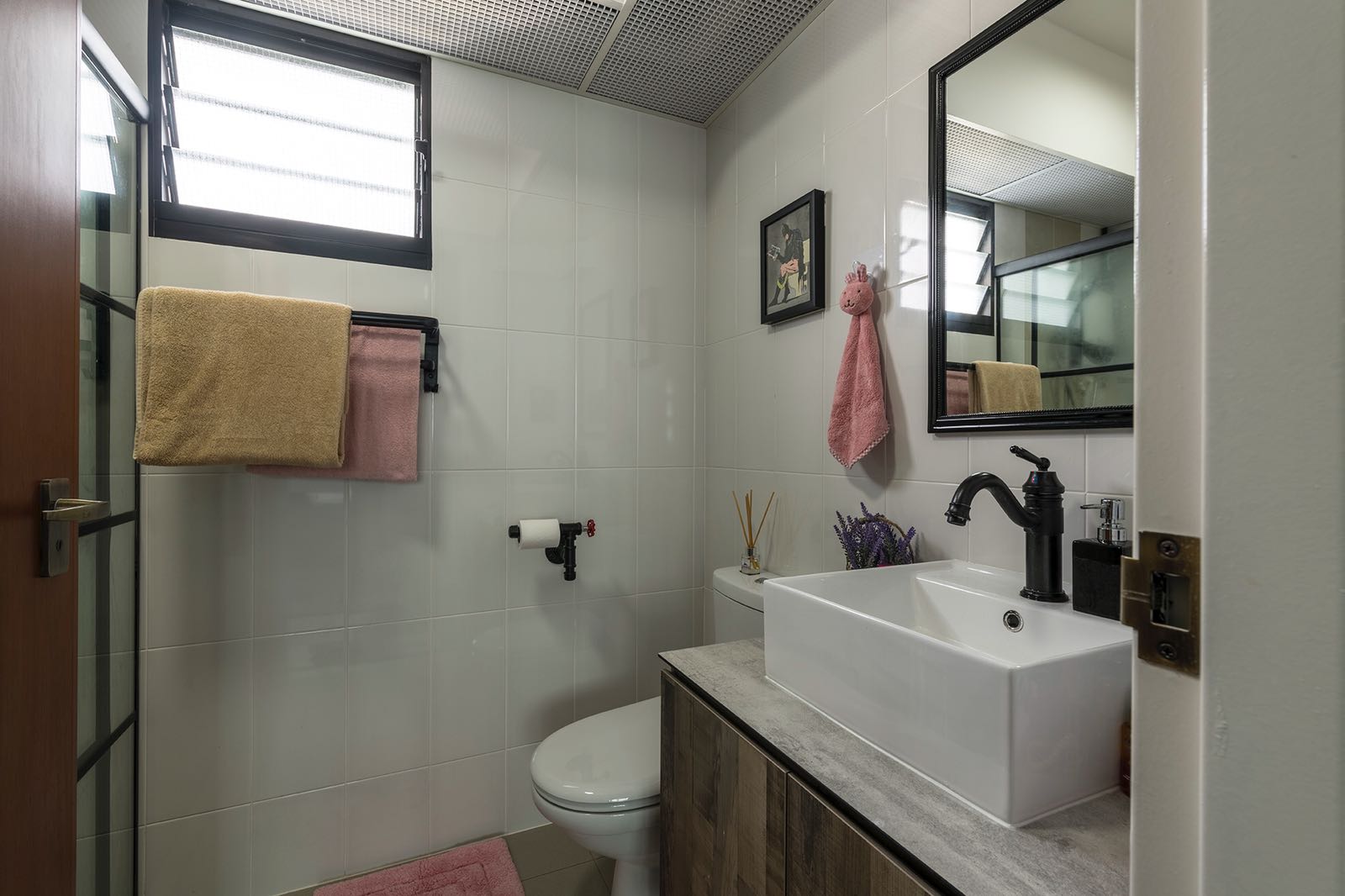 Industrial Design - Bathroom - HDB 4 Room - Design by Earth Interior Design Pte Ltd 