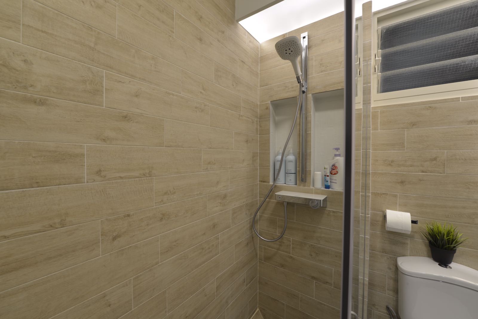 Contemporary Design - Bathroom - HDB 4 Room - Design by Earth Interior Design Pte Ltd 