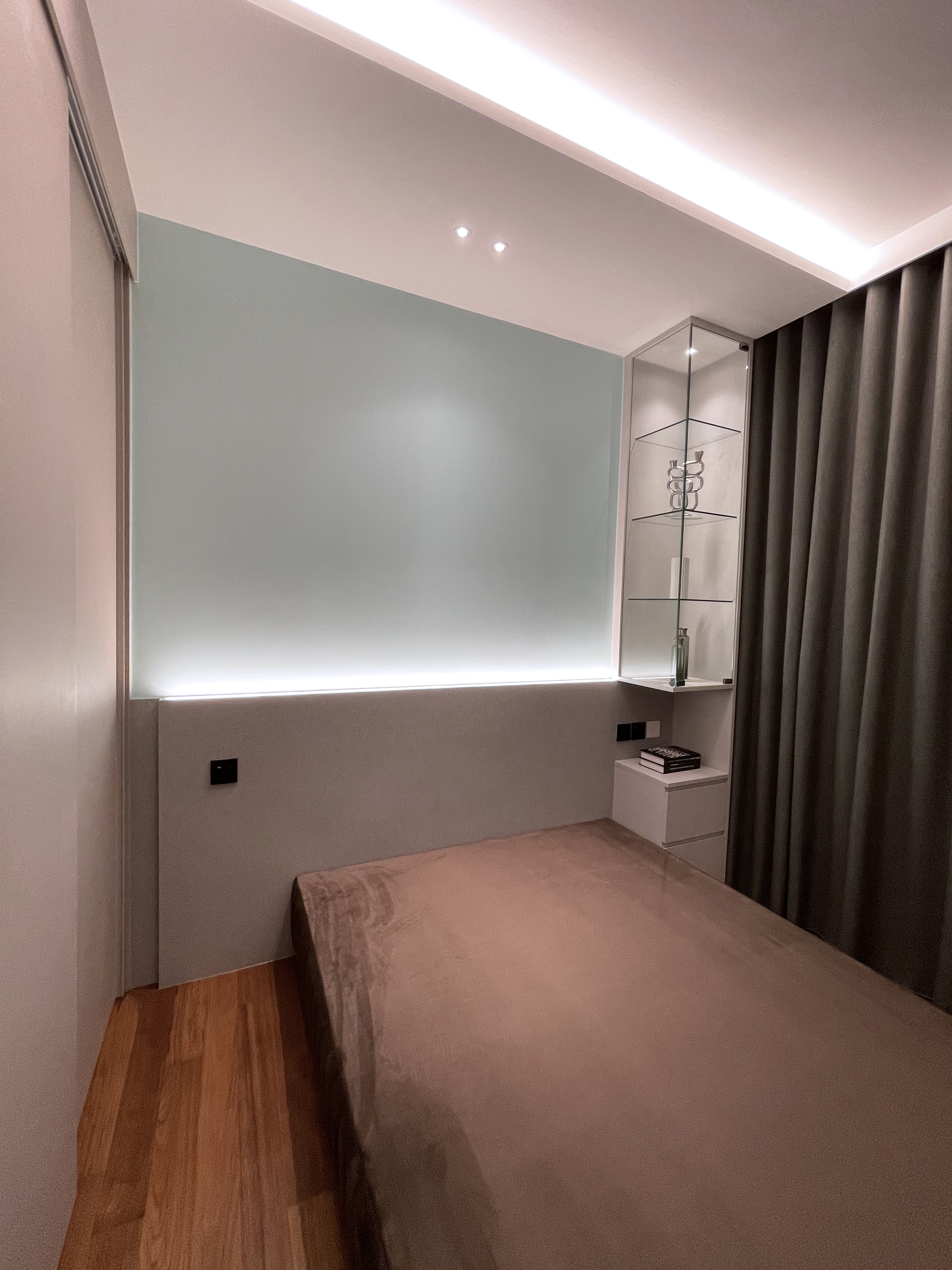 Contemporary, Modern Design - Bedroom - Condominium - Design by Edgeline Planners Pte Ltd