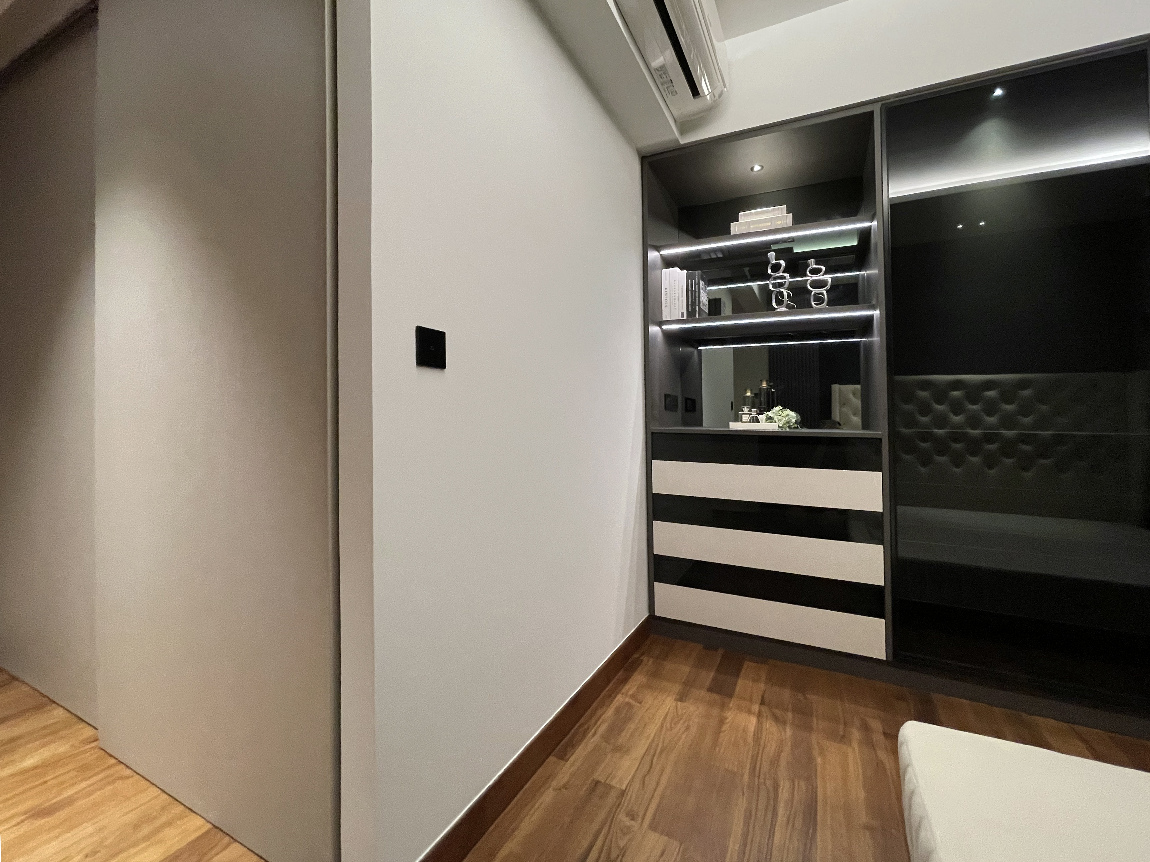 Contemporary, Modern Design - Bedroom - Condominium - Design by Edgeline Planners Pte Ltd