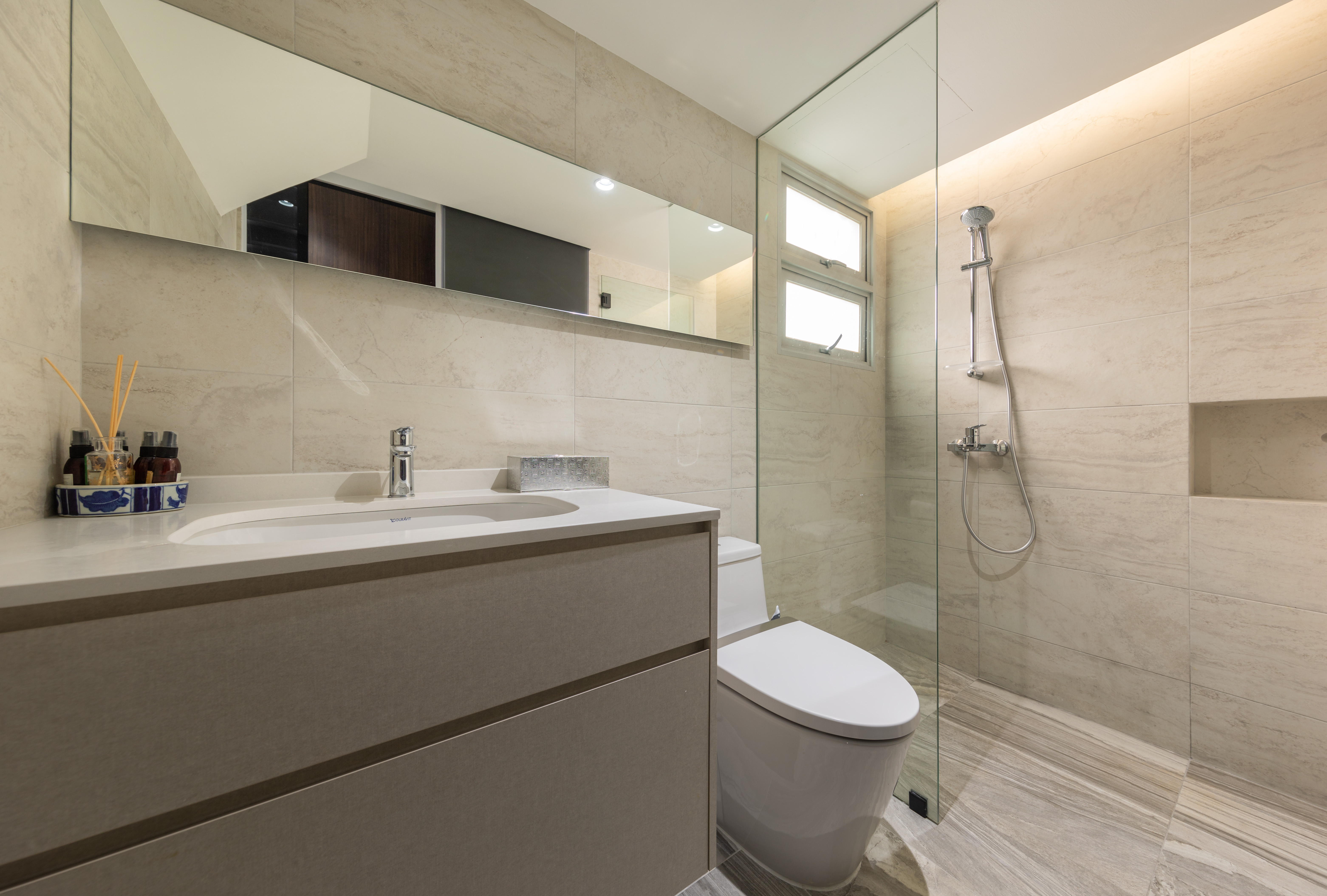 Contemporary Design - Bathroom - Condominium - Design by Edgeline Planners Pte Ltd