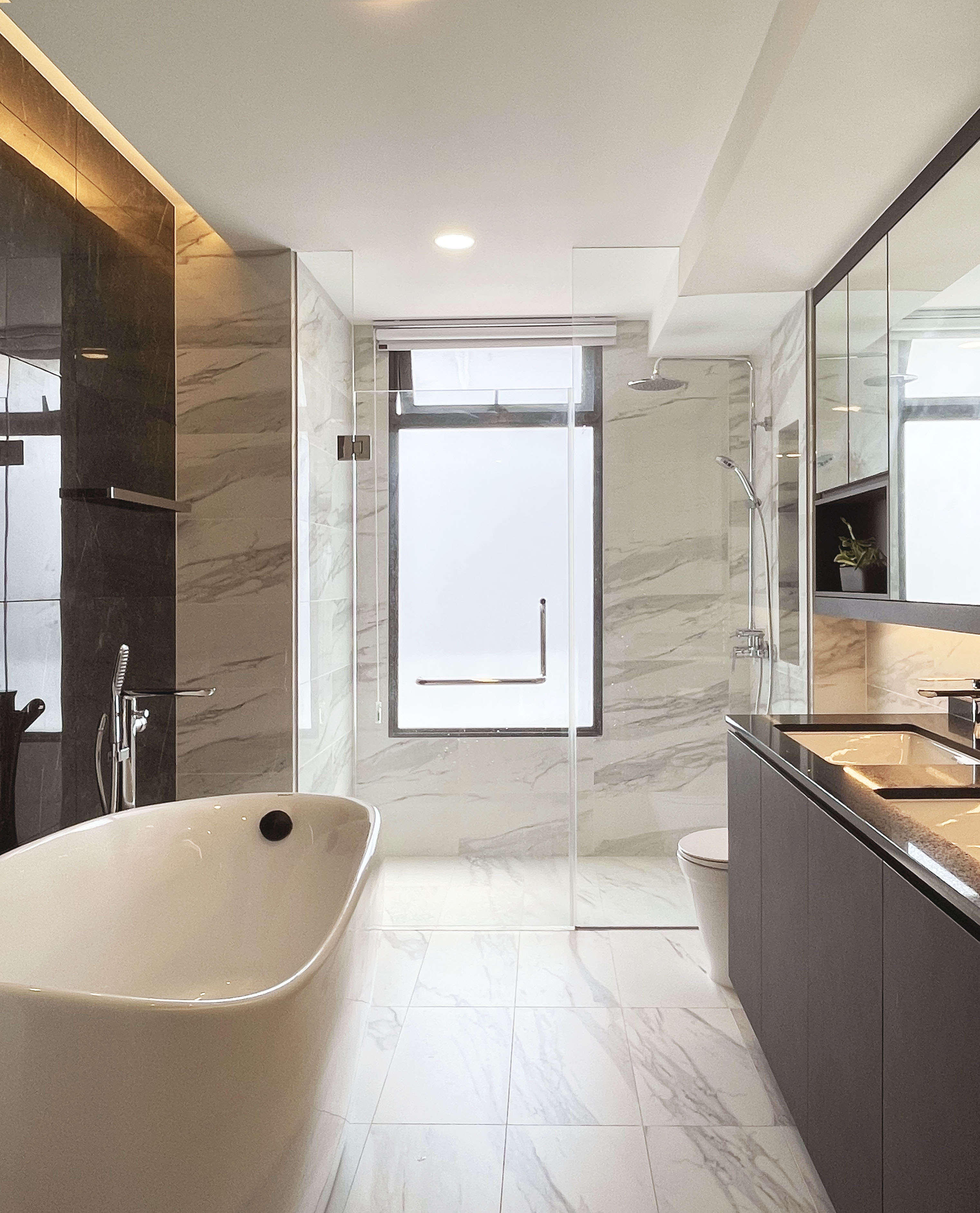 Modern Design - Bathroom - Landed House - Design by Edgeline Planners Pte Ltd