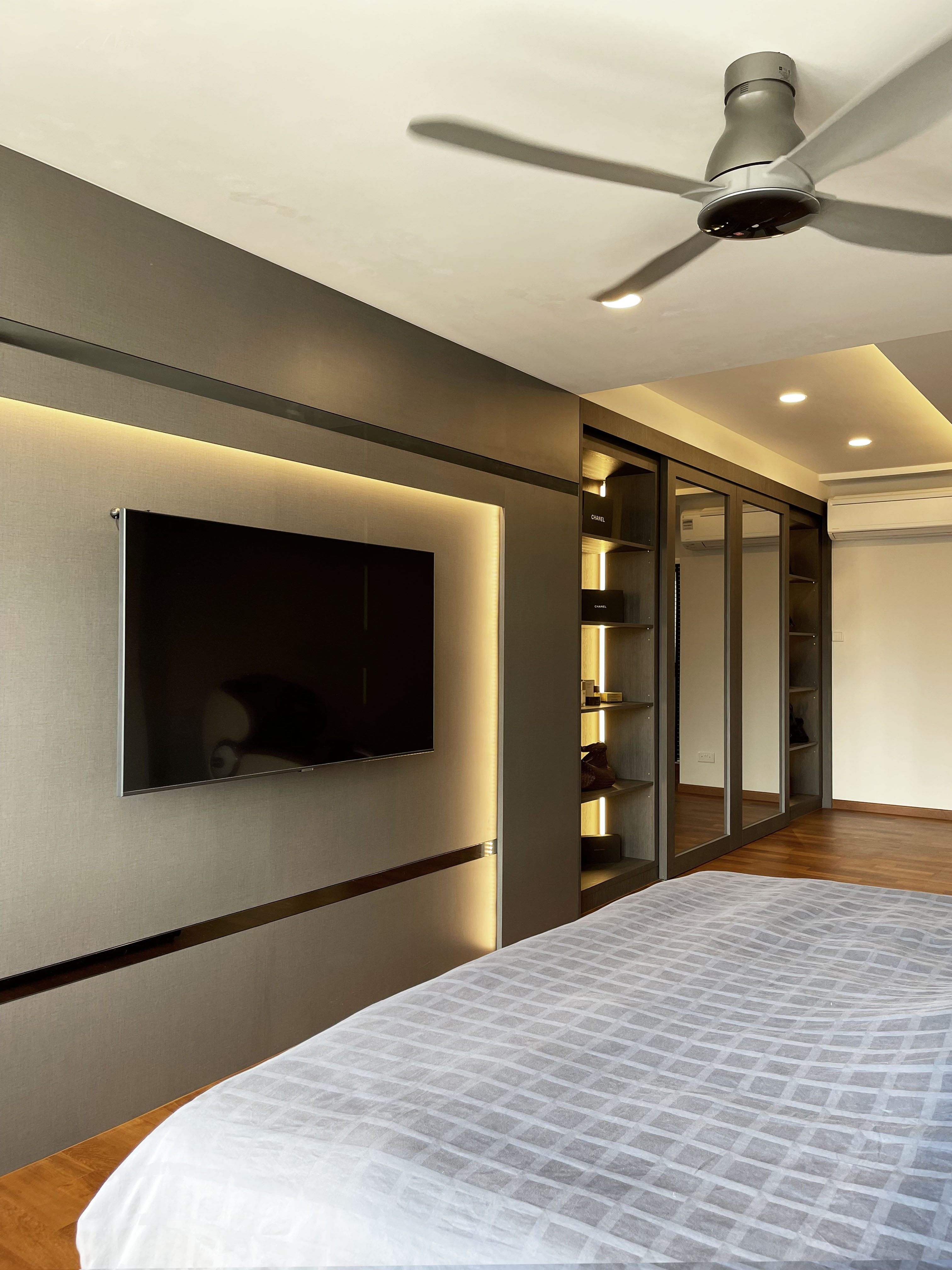 Modern Design - Bedroom - Landed House - Design by Edgeline Planners Pte Ltd