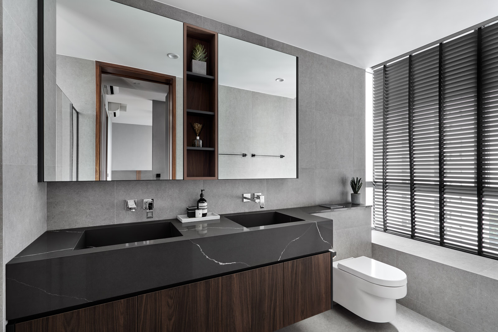 Contemporary, Modern Design - Bathroom - Condominium - Design by Edgeline Planners Pte Ltd