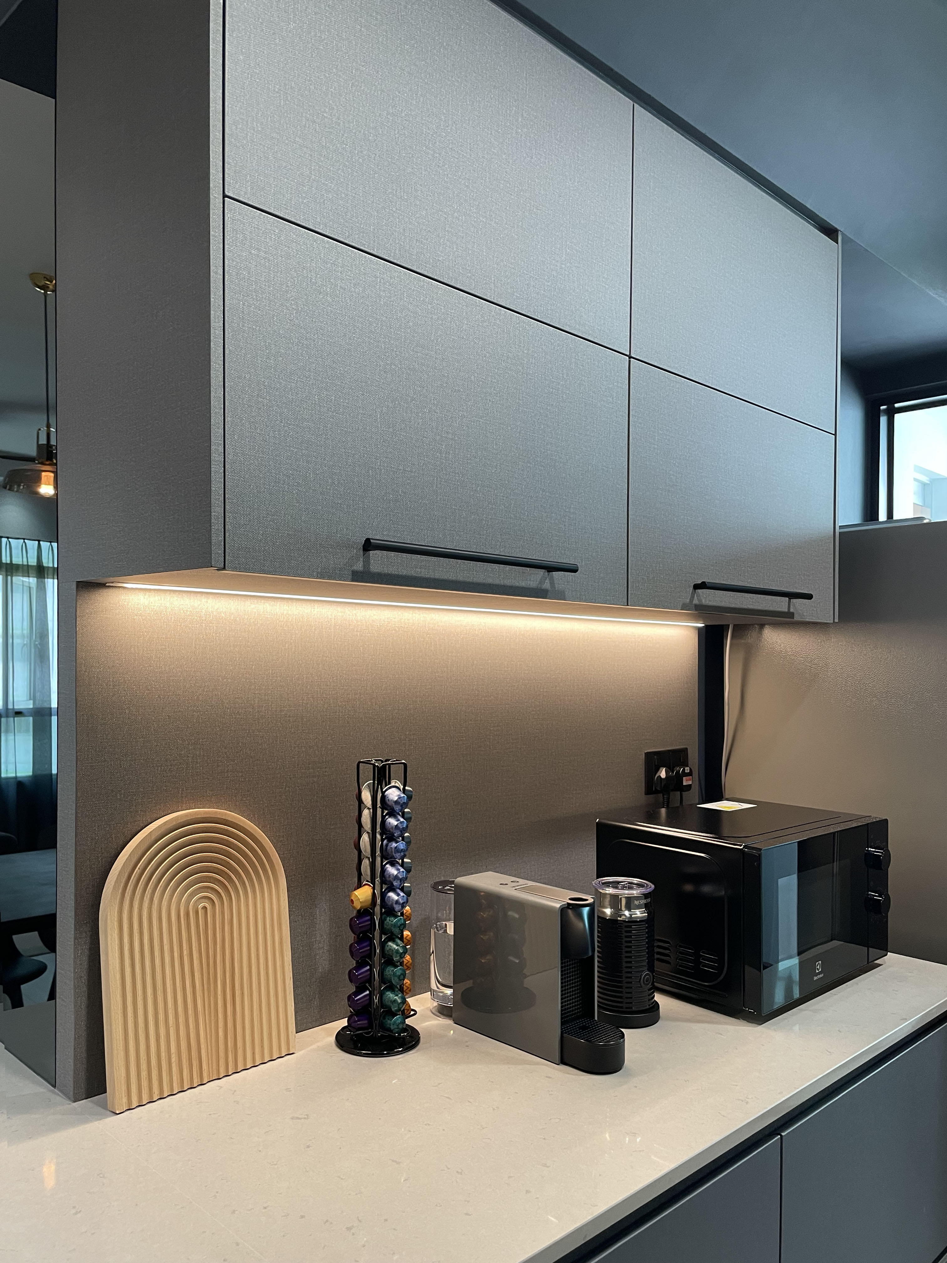 Modern Design - Kitchen - HDB 4 Room - Design by Edgeline Planners Pte Ltd