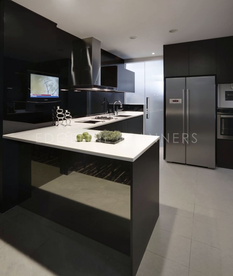 Contemporary, Modern Design - Kitchen - Condominium - Design by Edgeline Planners Pte Ltd
