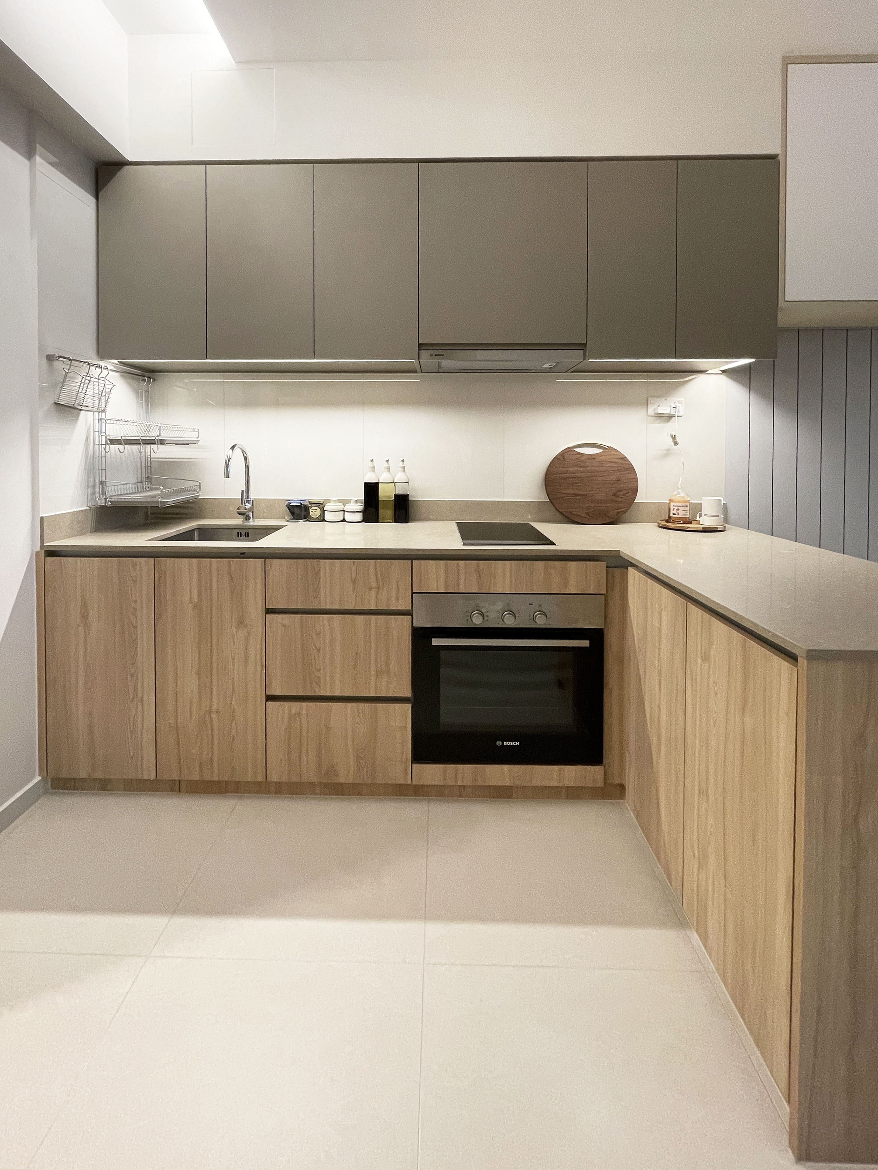 Modern Design - Kitchen - Condominium - Design by Edgeline Planners Pte Ltd