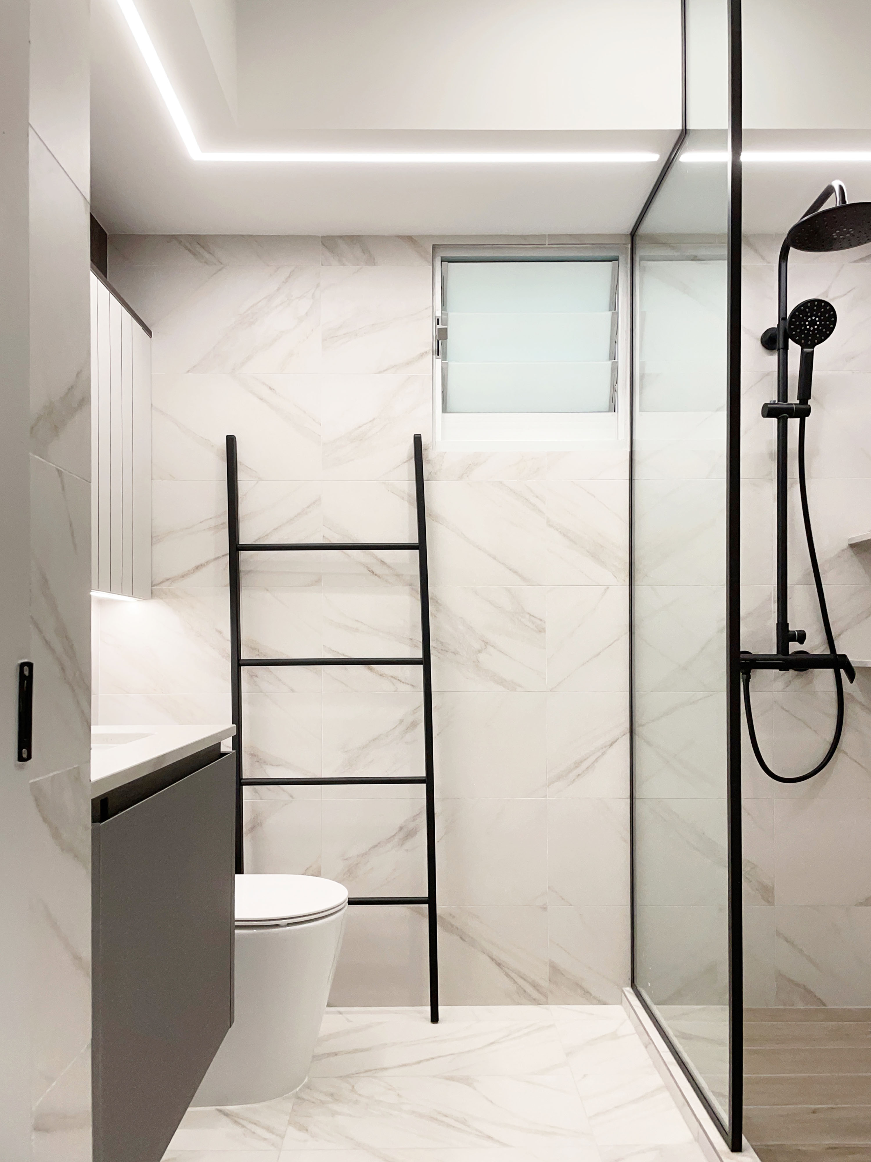 Modern Design - Bathroom - HDB 4 Room - Design by Edgeline Planners Pte Ltd