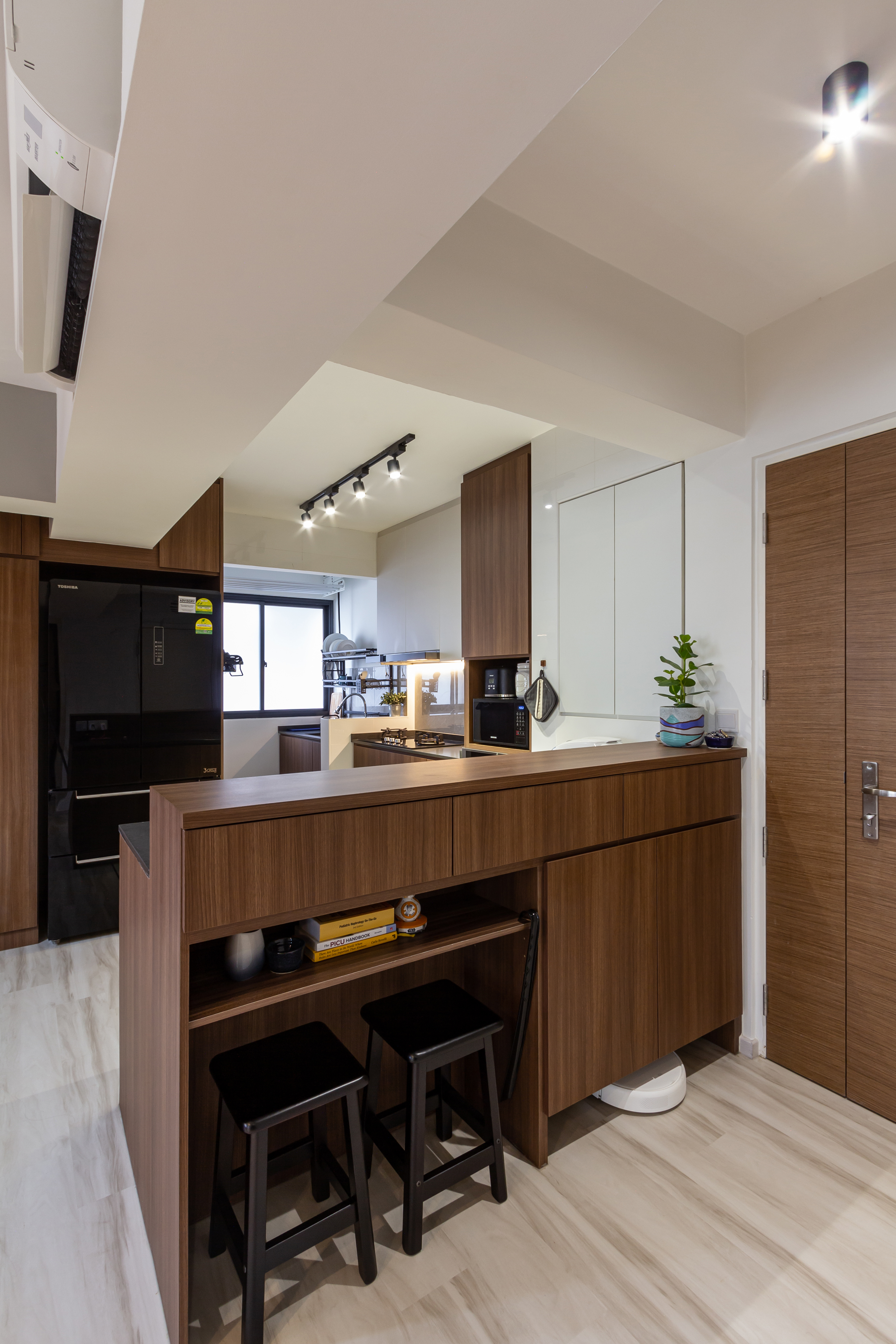 Contemporary, Modern Design - Kitchen - HDB 4 Room - Design by Fineline Design Pte Ltd