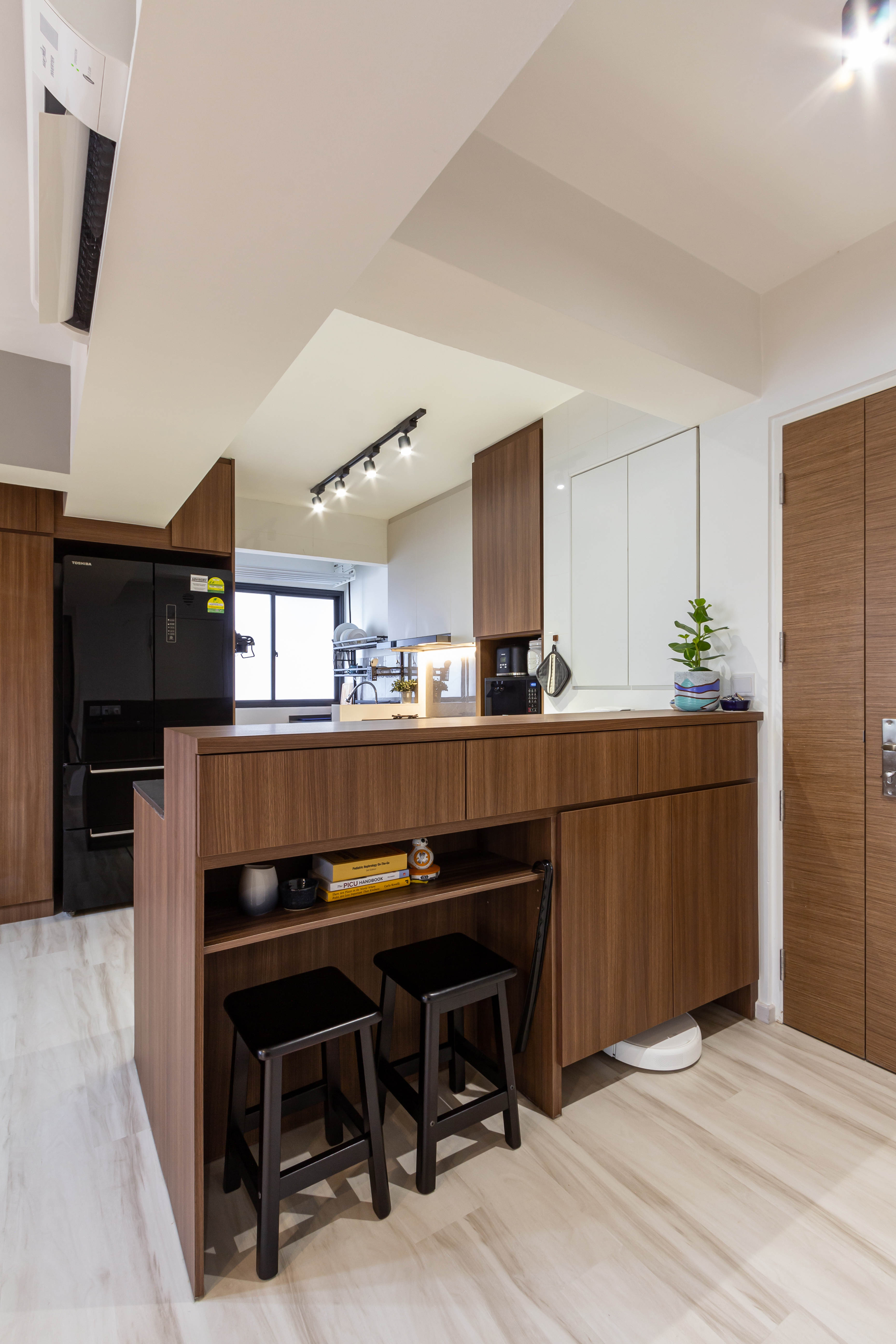 Contemporary, Modern Design - Kitchen - HDB 4 Room - Design by Fineline Design Pte Ltd