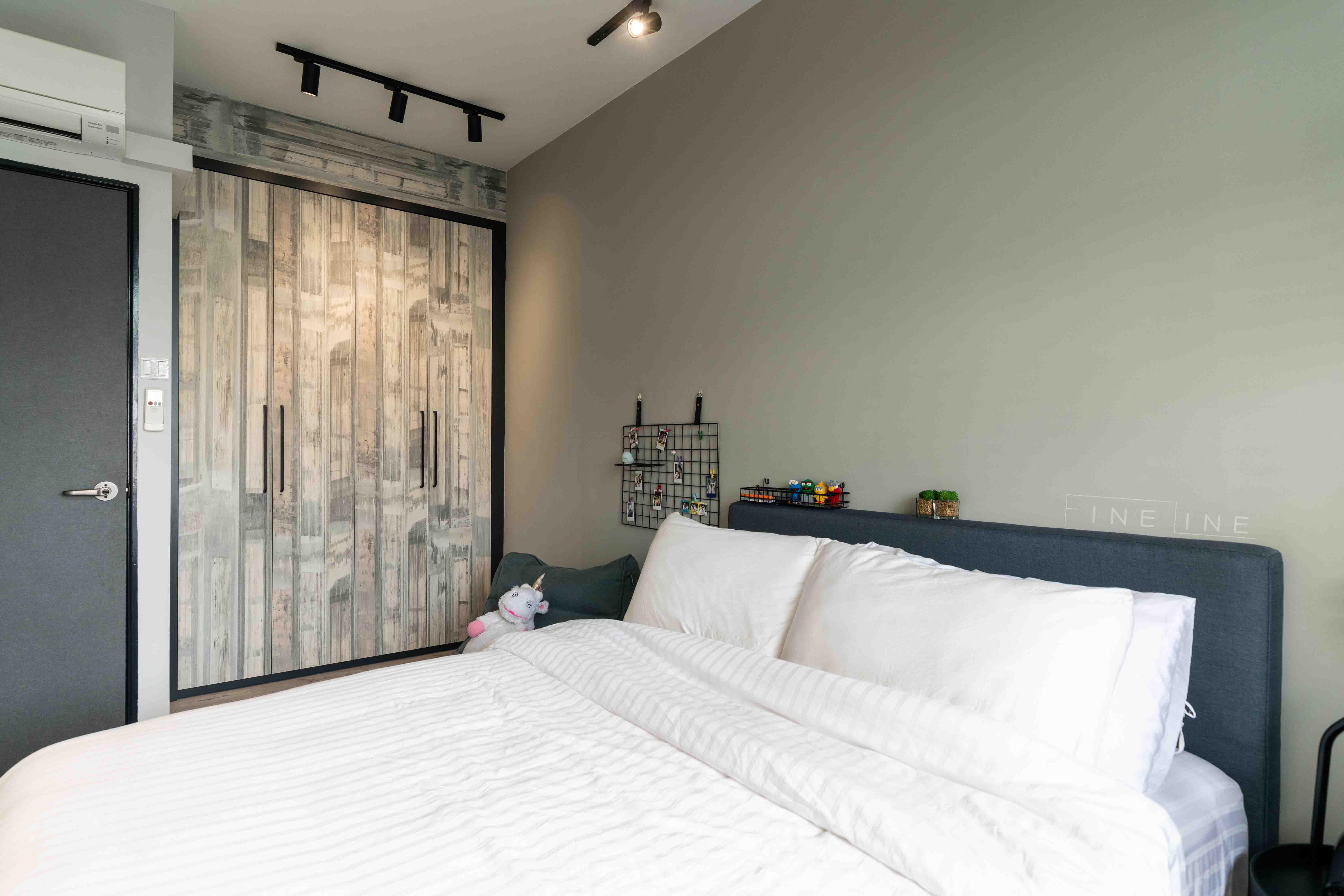 Contemporary Design - Bedroom - HDB 5 Room - Design by Fineline Design Pte Ltd