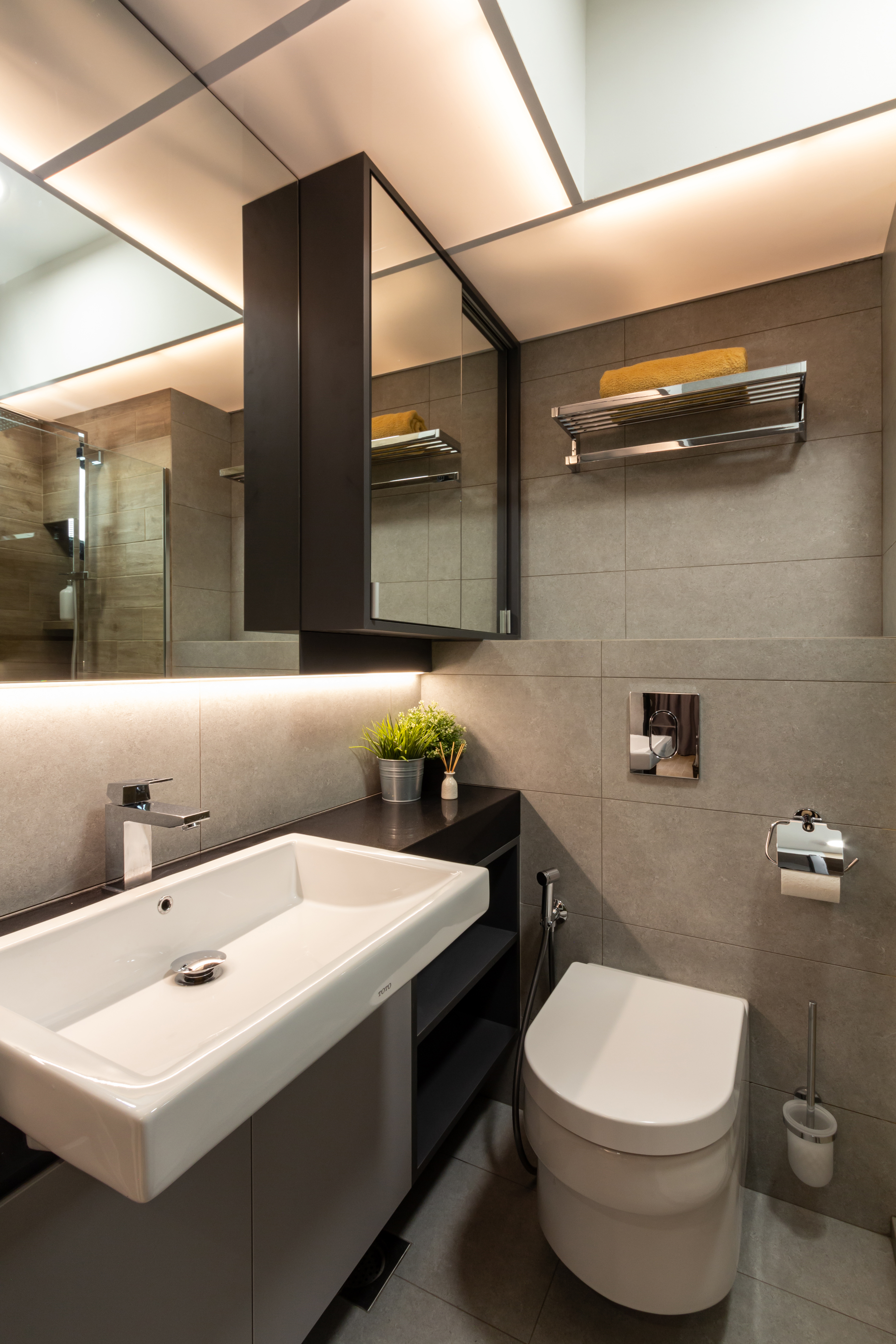 Contemporary, Modern Design - Bathroom - HDB 4 Room - Design by Fineline Design Pte Ltd