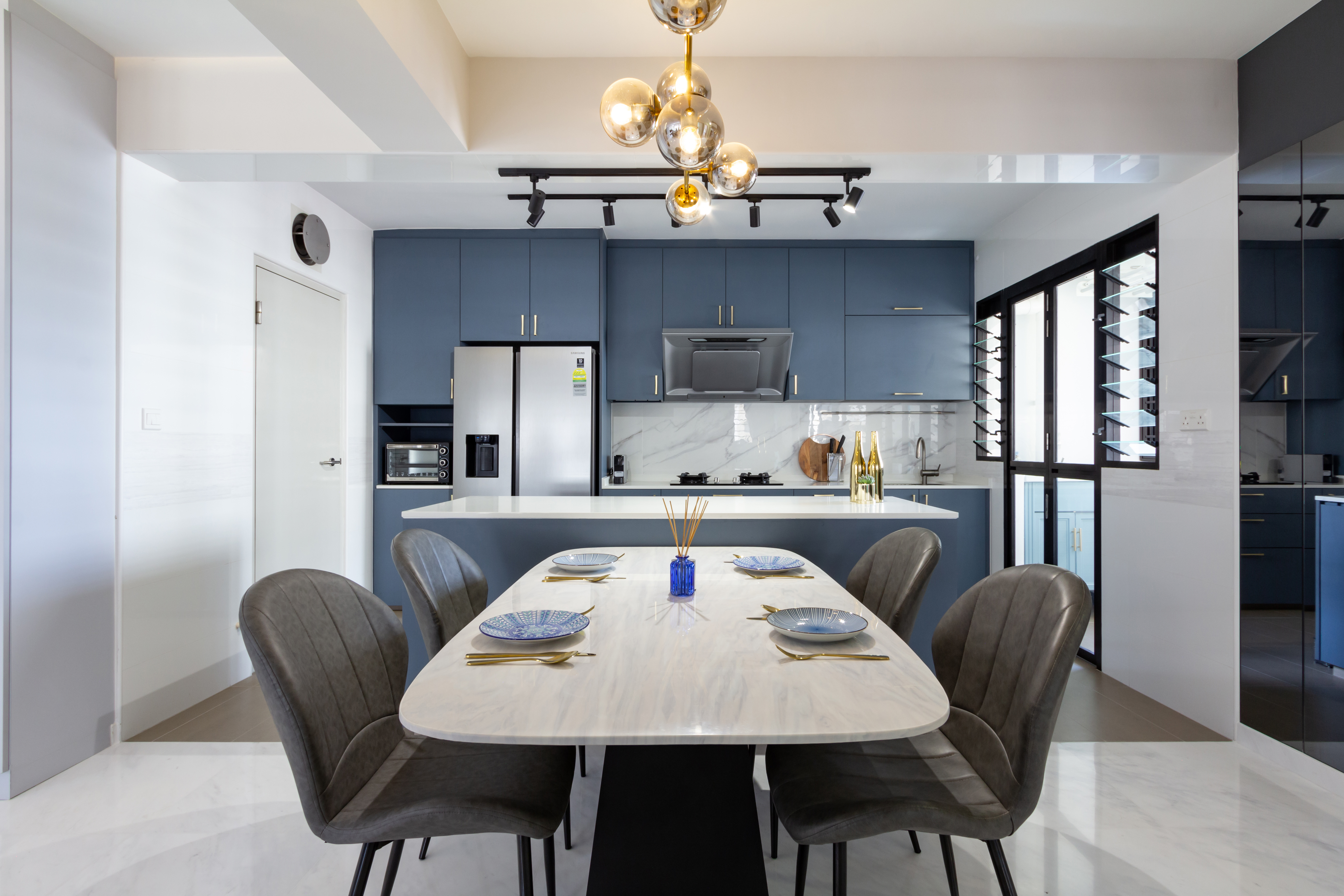 Contemporary, Modern Design - Kitchen - HDB 5 Room - Design by Fineline Design Pte Ltd