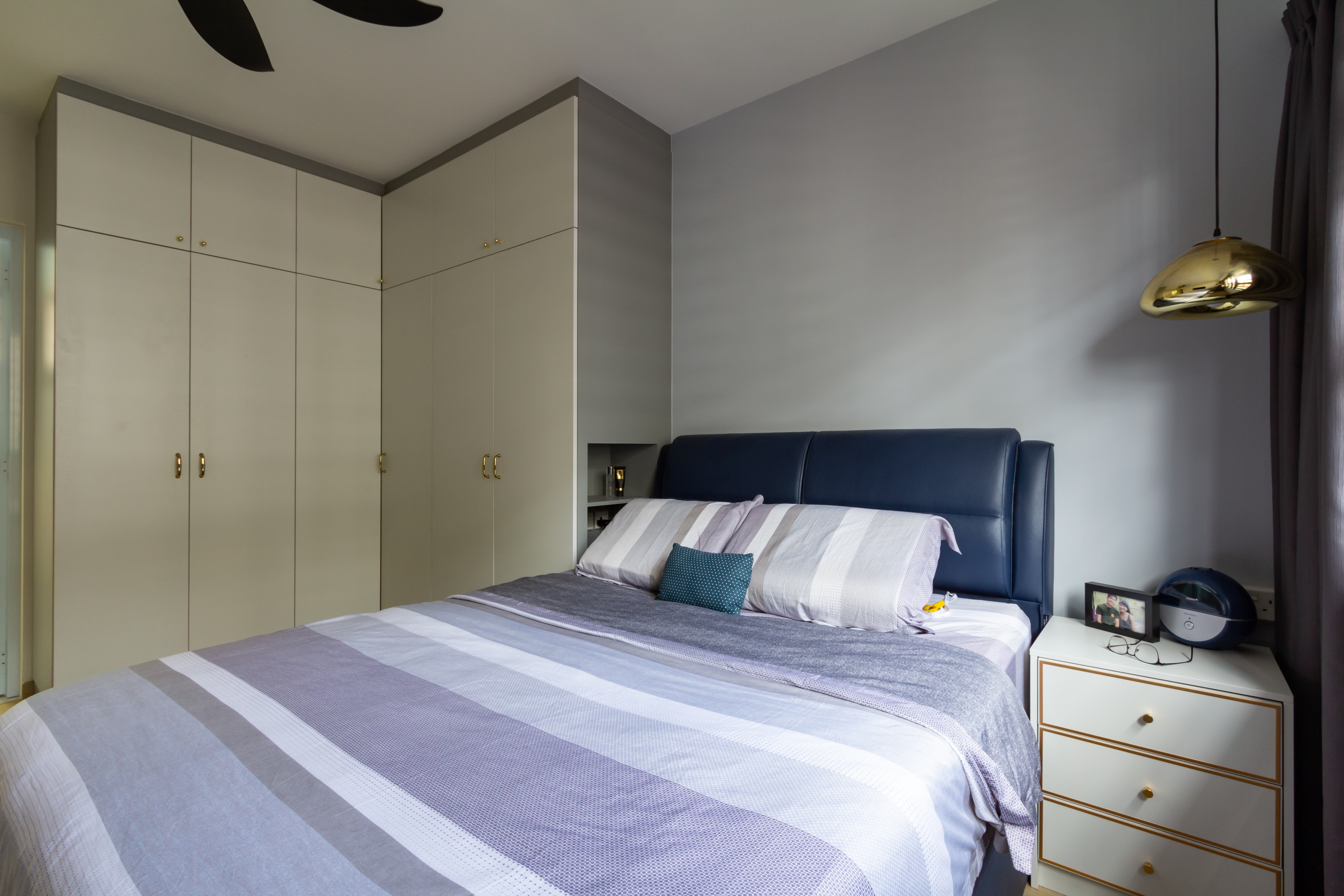 Contemporary, Modern Design - Bedroom - HDB 5 Room - Design by Fineline Design Pte Ltd