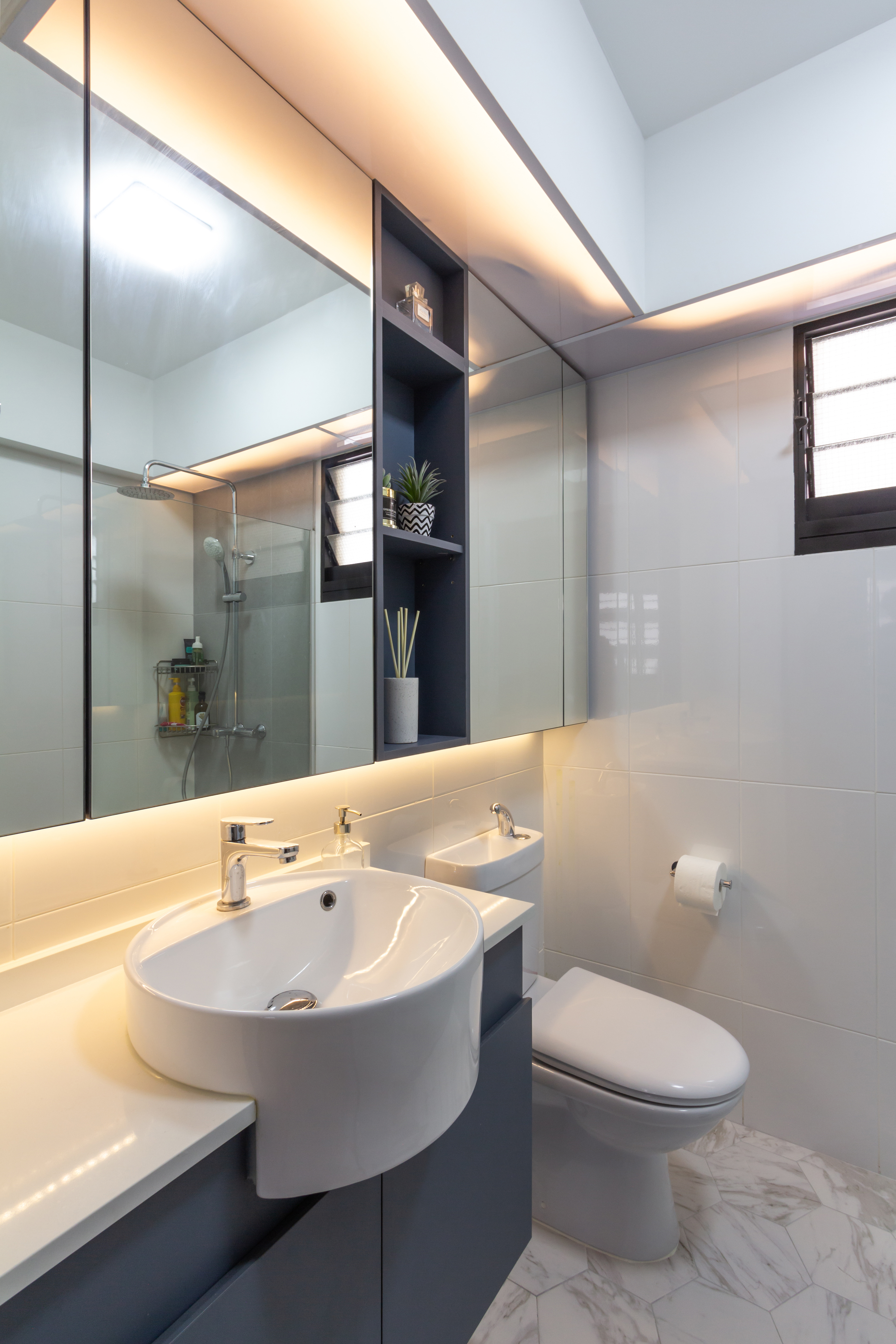 Contemporary, Modern Design - Bathroom - HDB 5 Room - Design by Fineline Design Pte Ltd