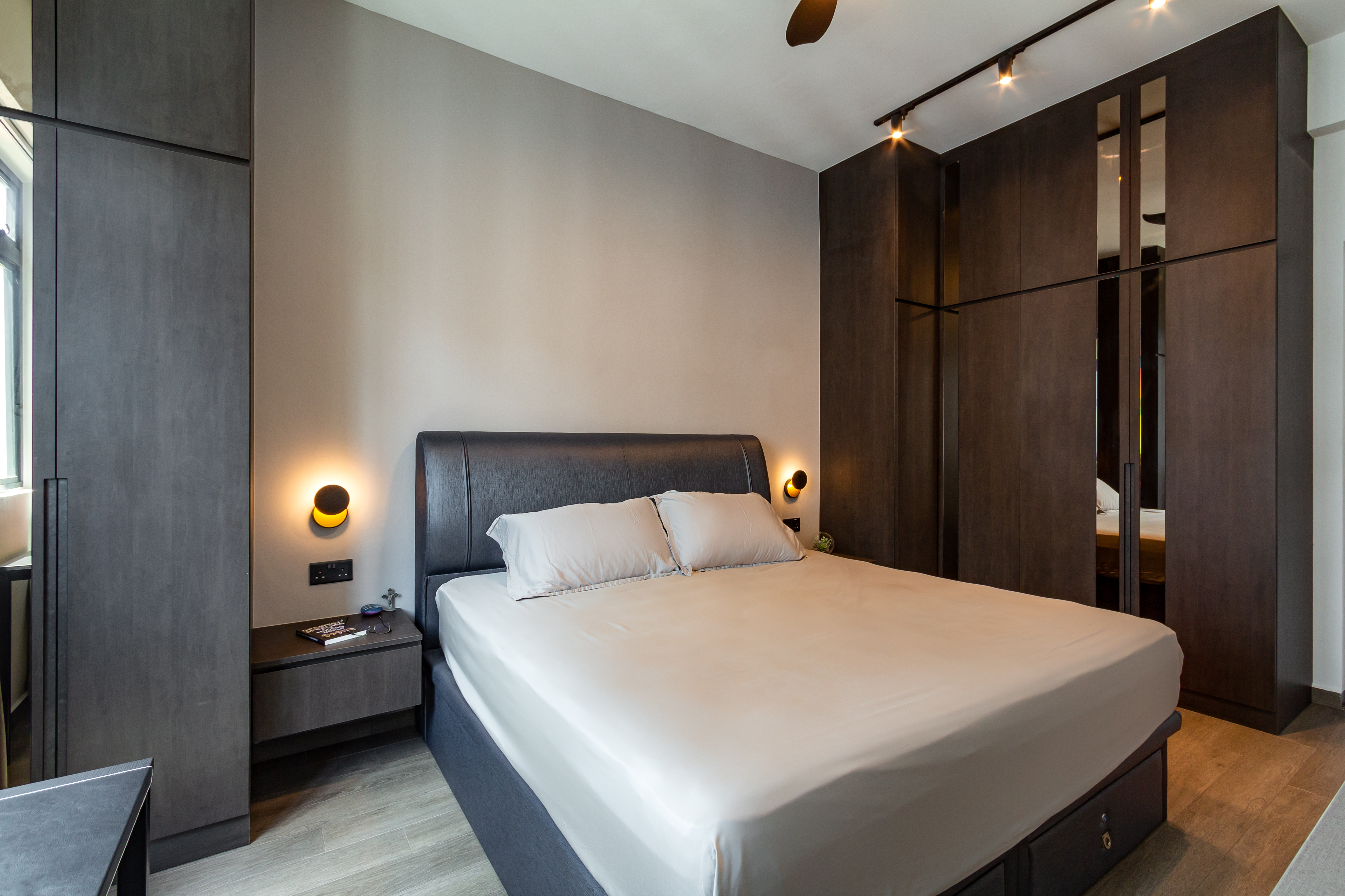 Contemporary, Modern Design - Bedroom - Condominium - Design by Fineline Design Pte Ltd