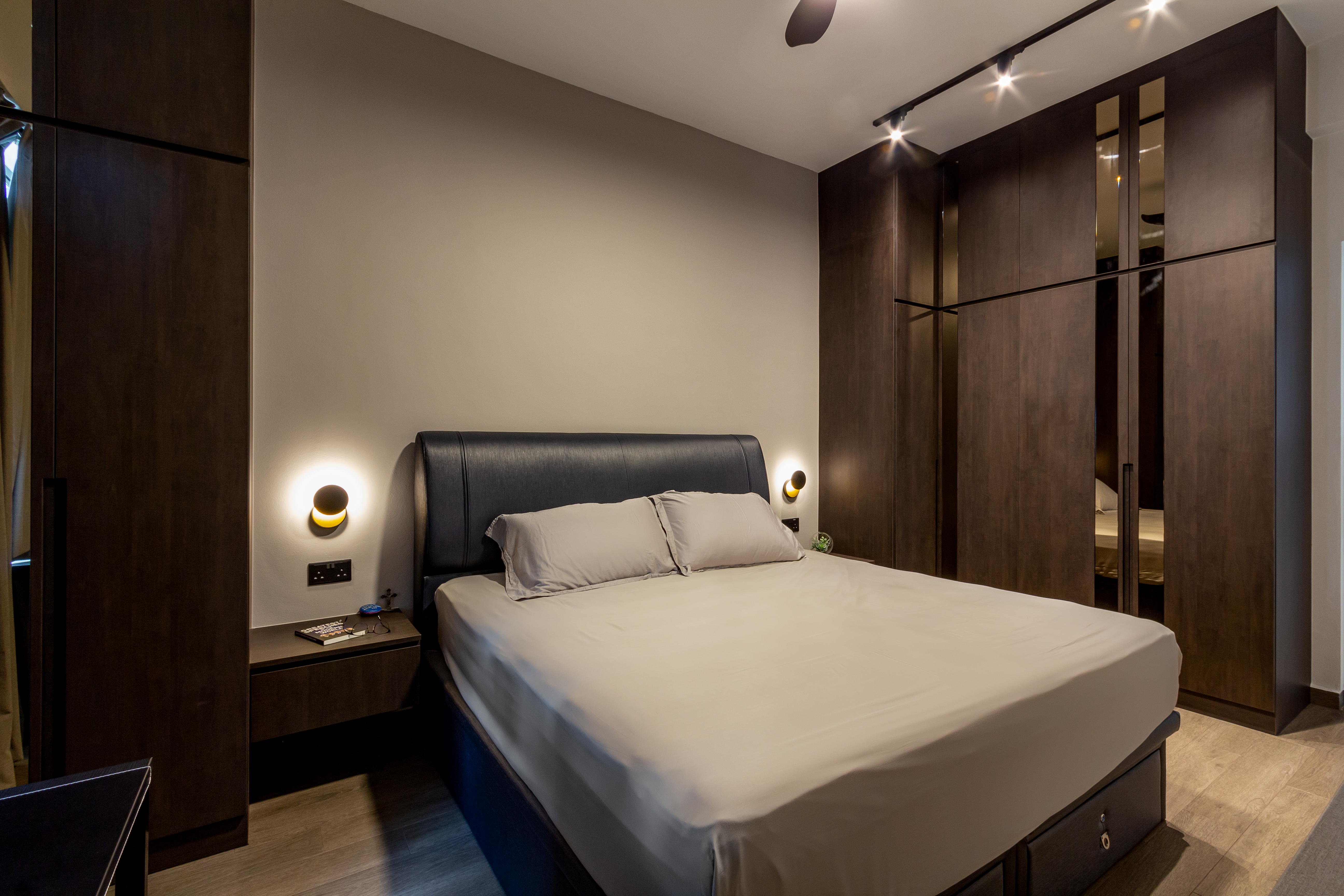 Contemporary, Modern Design - Bedroom - Condominium - Design by Fineline Design Pte Ltd