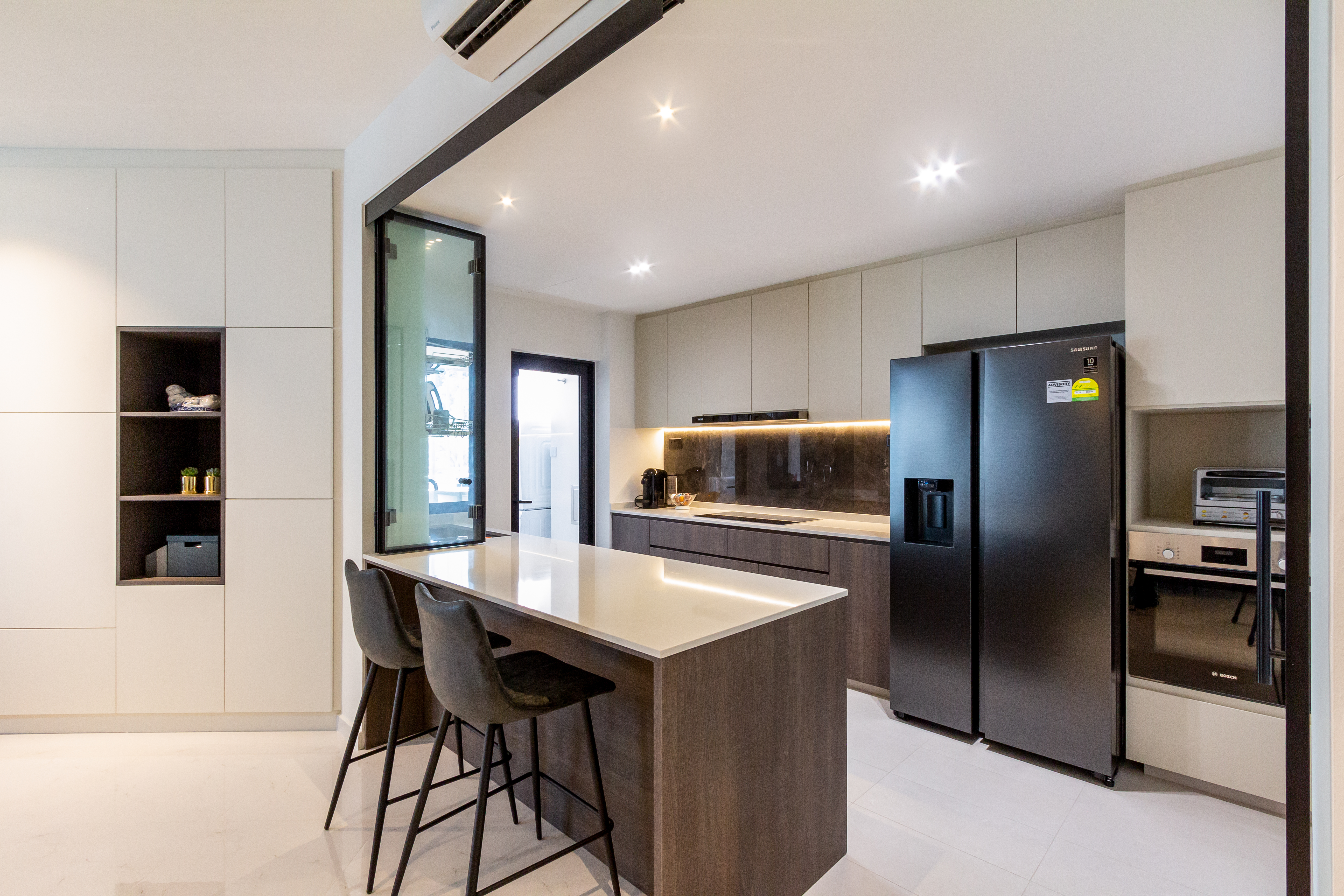 Contemporary, Modern Design - Kitchen - Condominium - Design by Fineline Design Pte Ltd